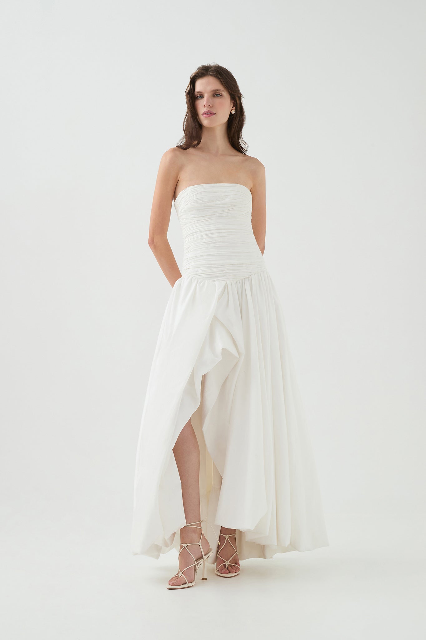 Violette Bubble Hem Maxi Dress Robes de mariée The Wedding Explorer Violette Bubble Hem Maxi Dress Robes de mariée The Wedding Explorer