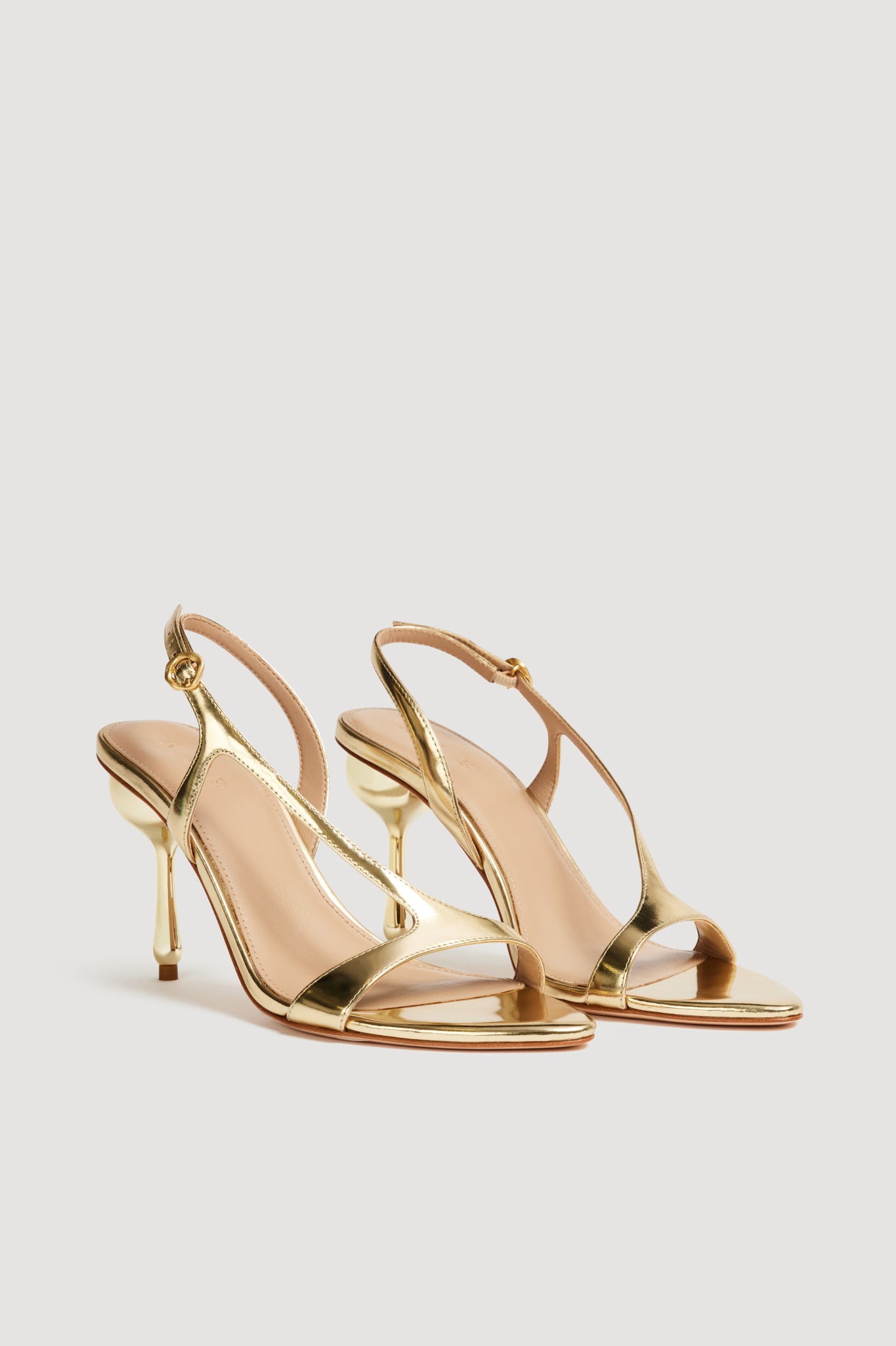 24RE7000_GLD_4_1758715075