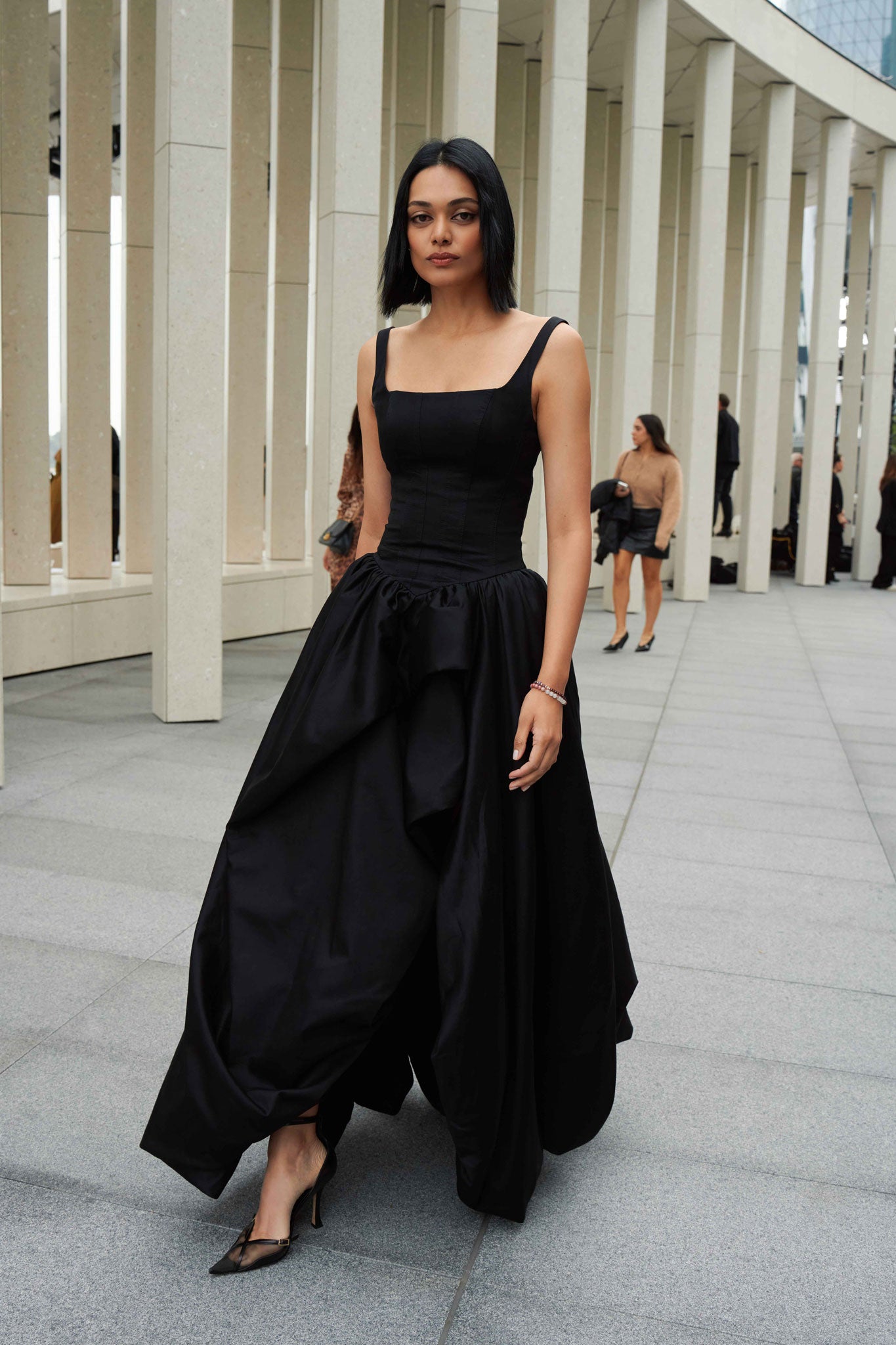 Alani Gown-BLACK / 4 Alani Gown-BLACK / 4