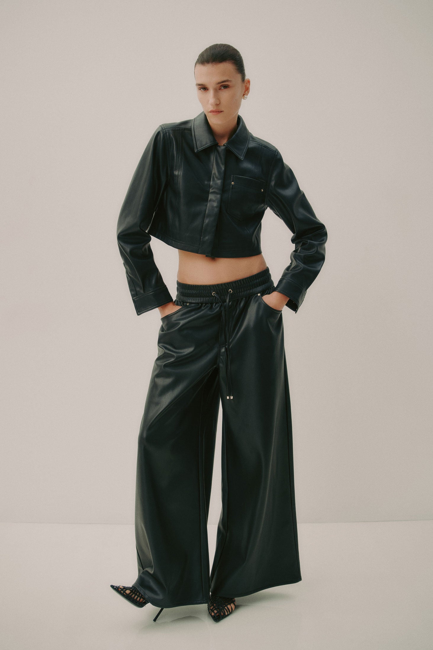 254AS3007_BLK_1_1744078437