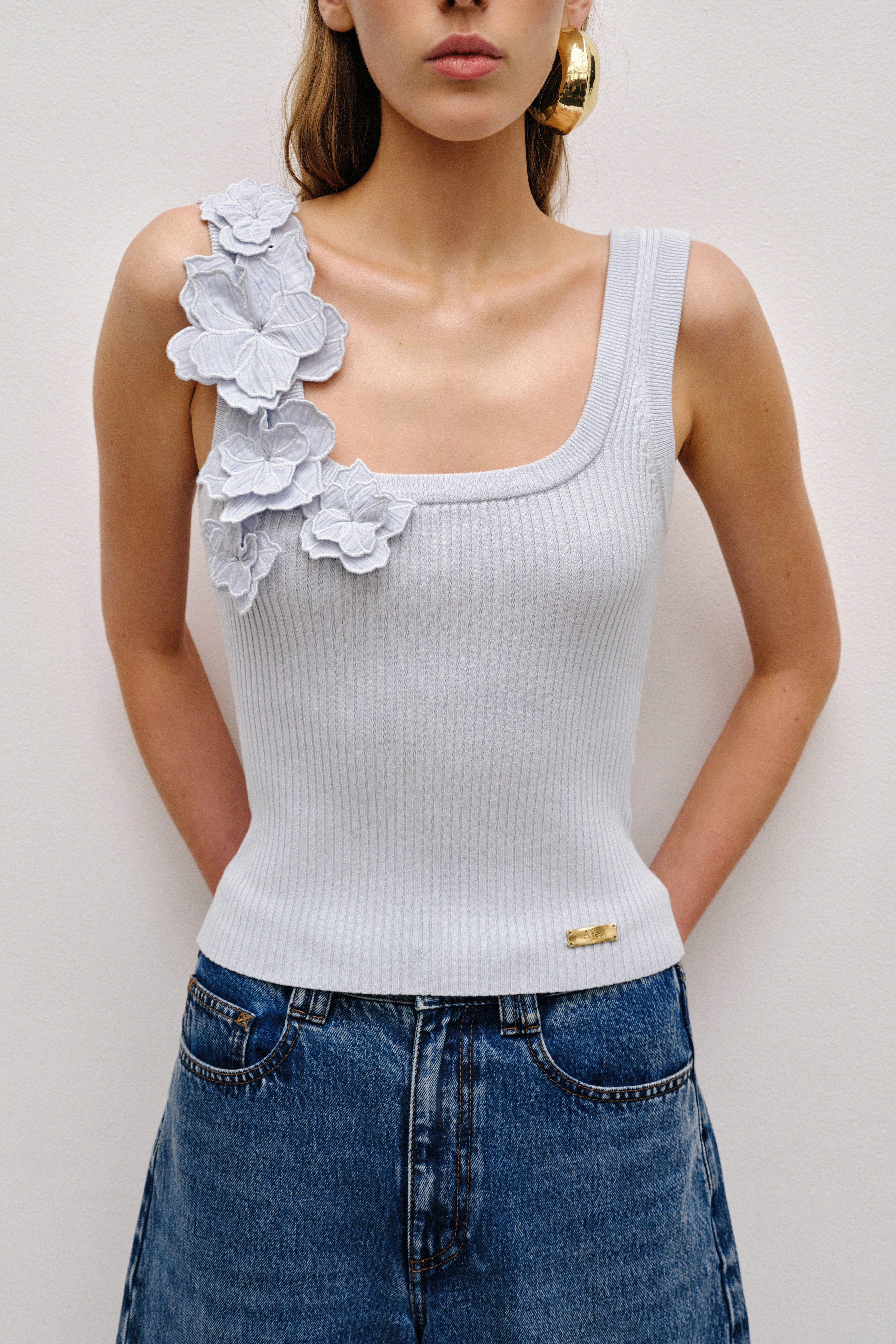 トップス MURRAL / Framed single-flower knit tank MURRAL / Framed single-flower knit tank Metallic floral
