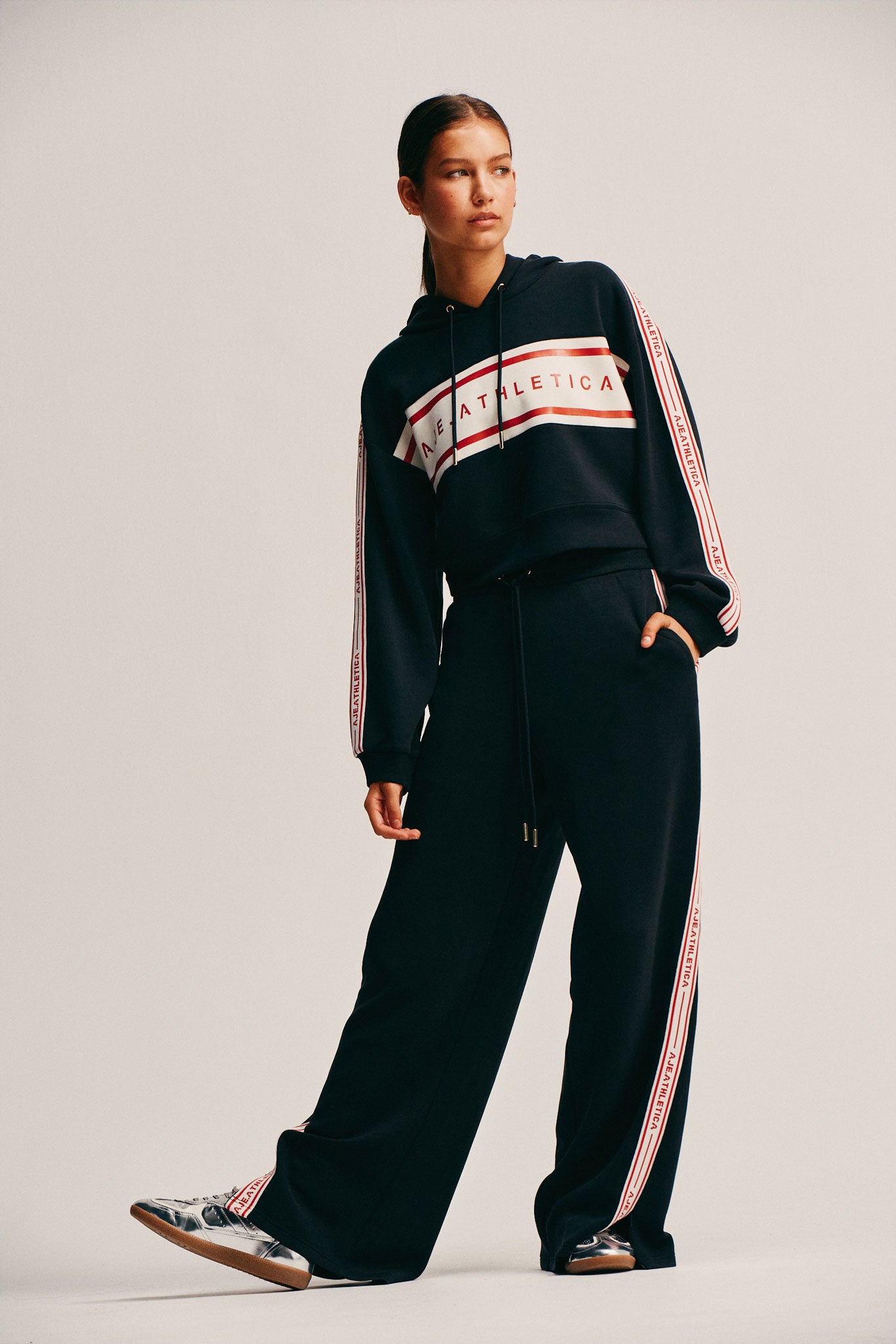 261AA1042_BLK_8_1751248434