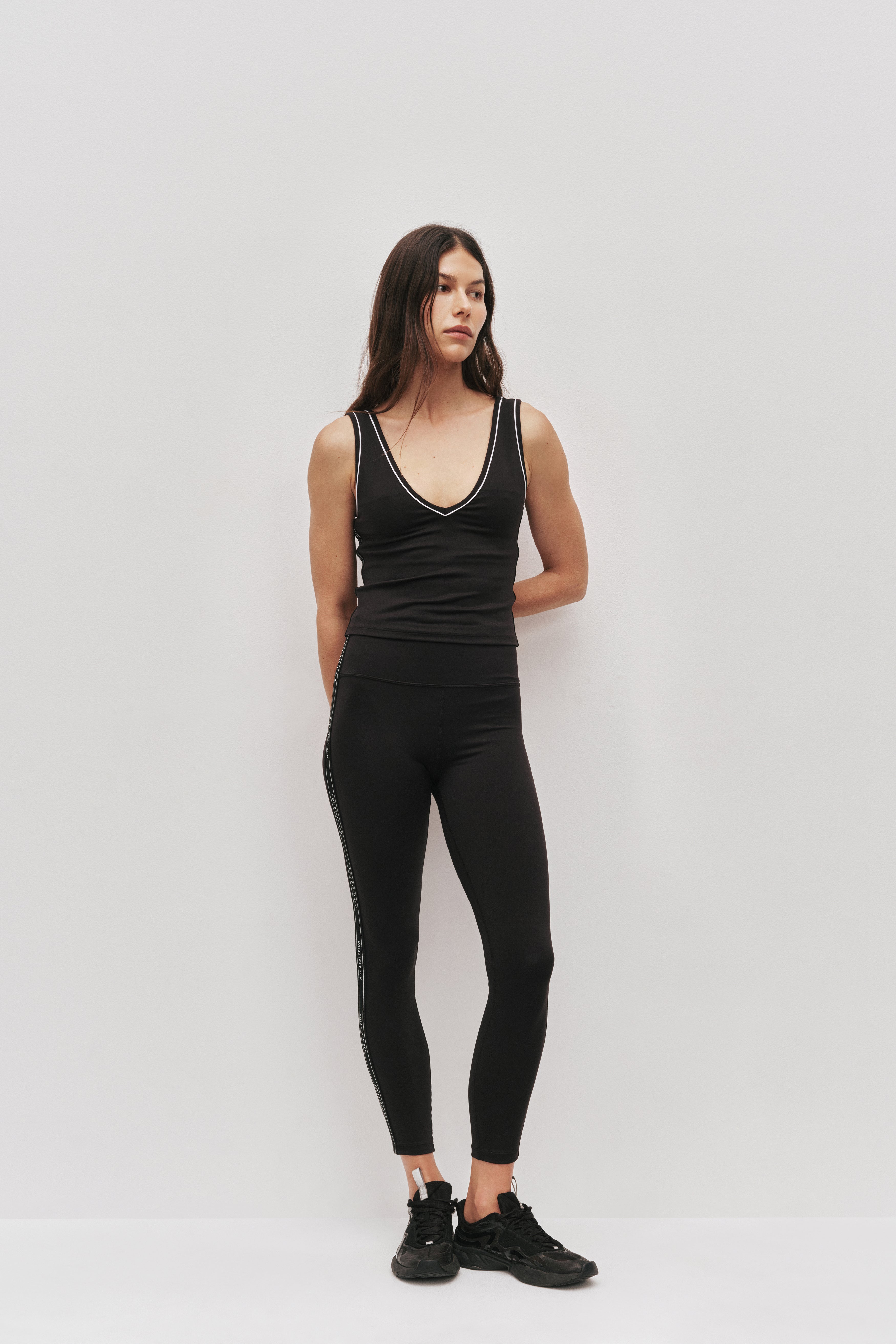 261AA1058_BLK_1_1756813970