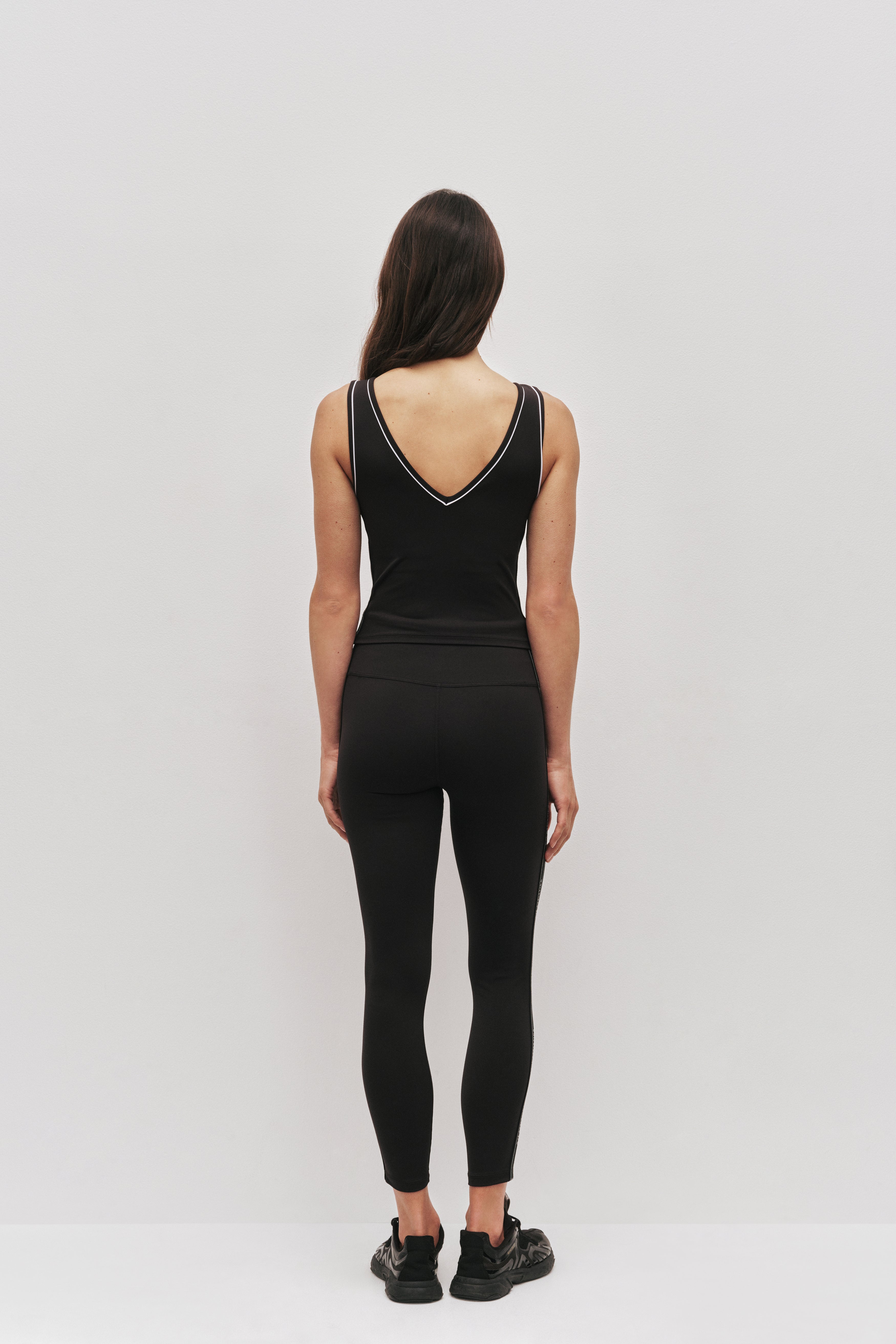 261AA1058_BLK_6_1756813962