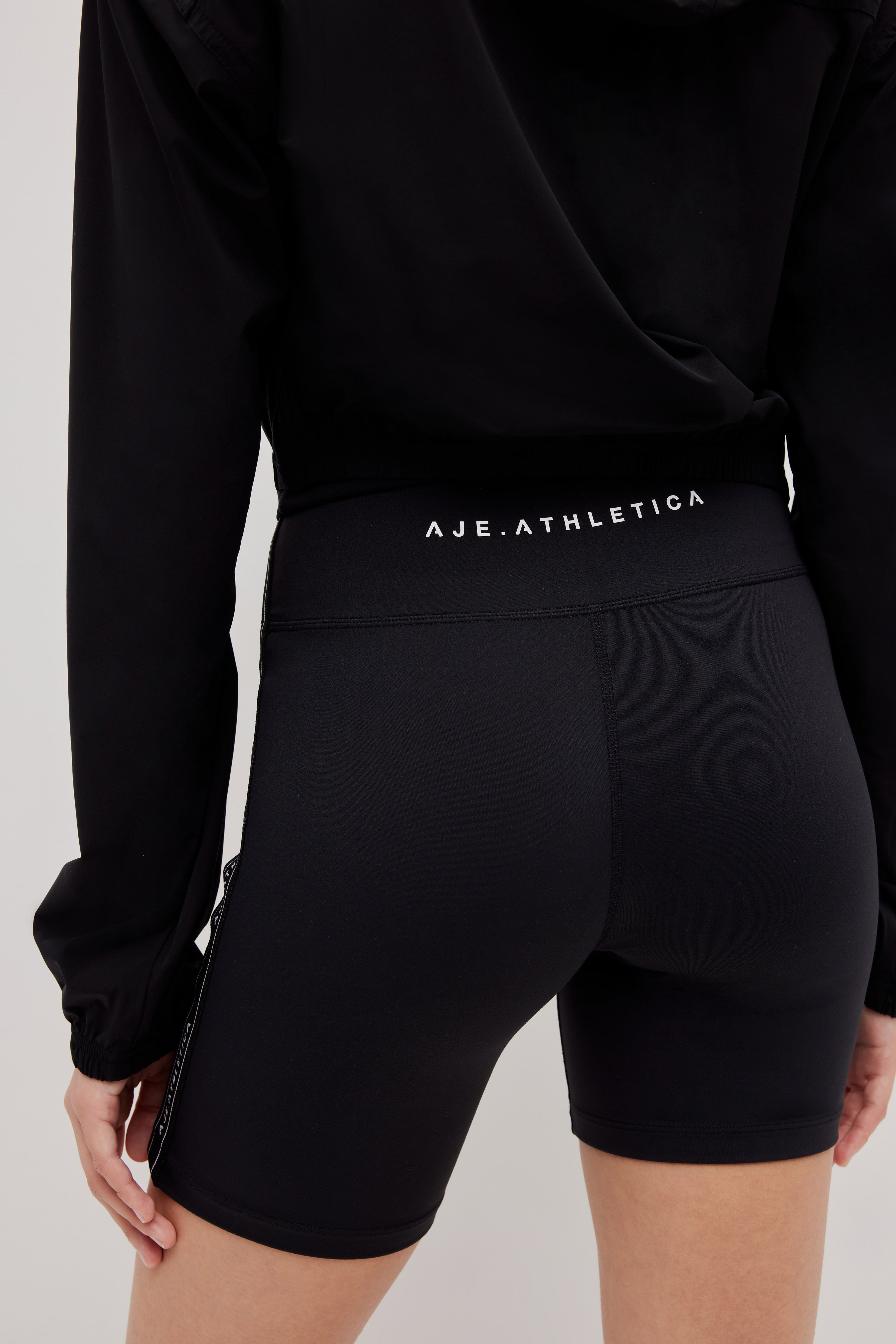 261AA3044_BLK_7_1762209884