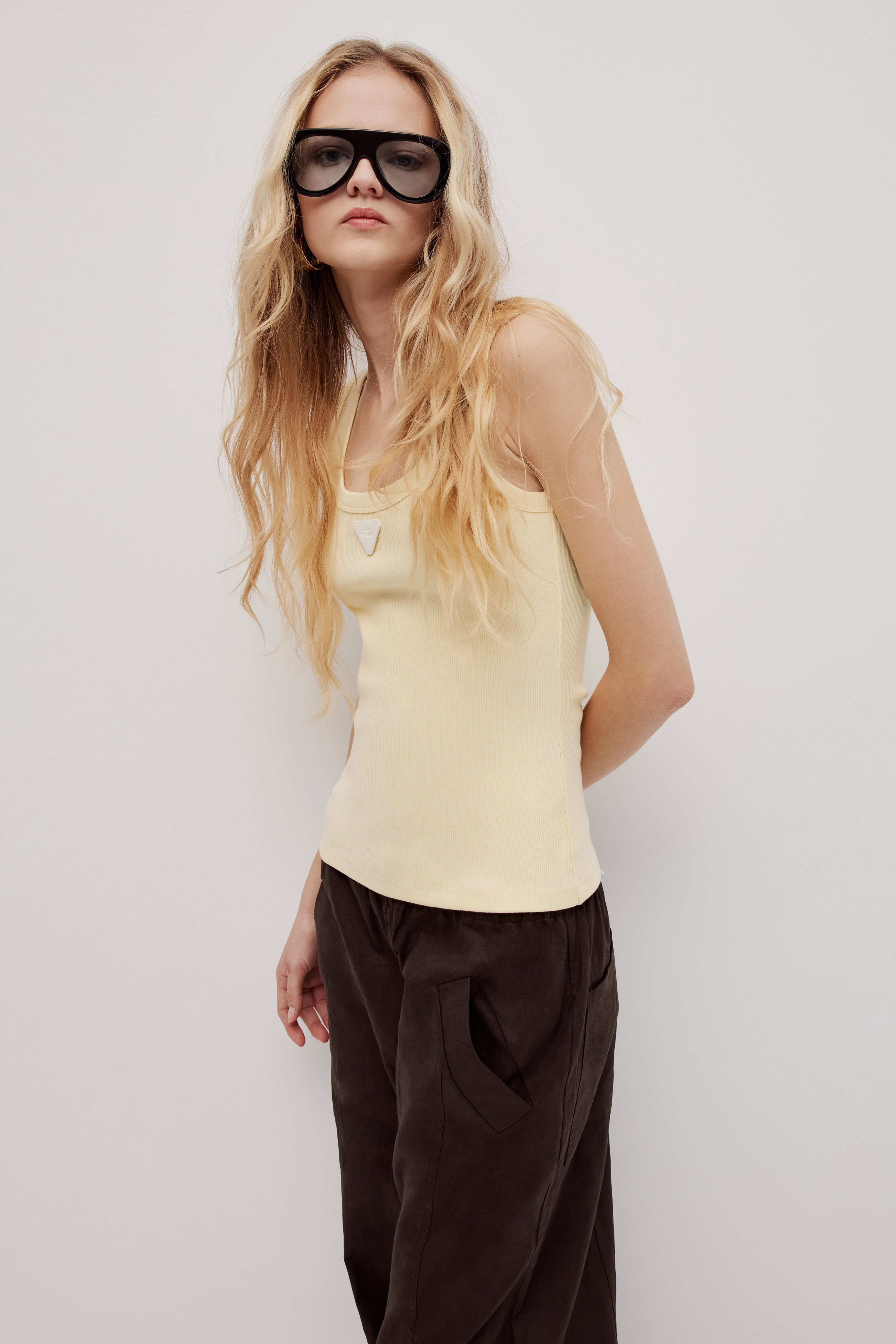 261AS1049_BUTTER_3_1758853555