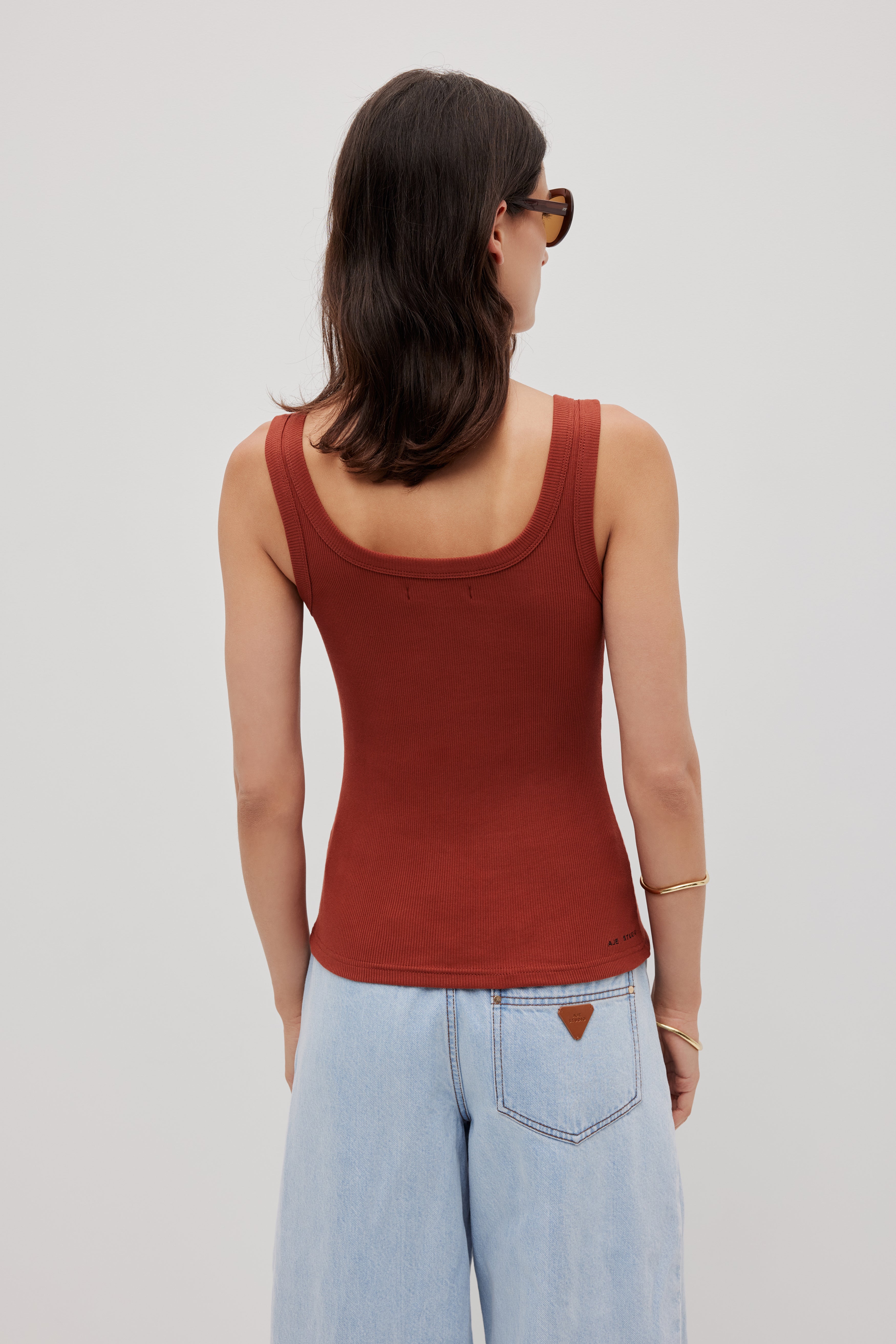 261AS1049_OCHRE_6_1761712678