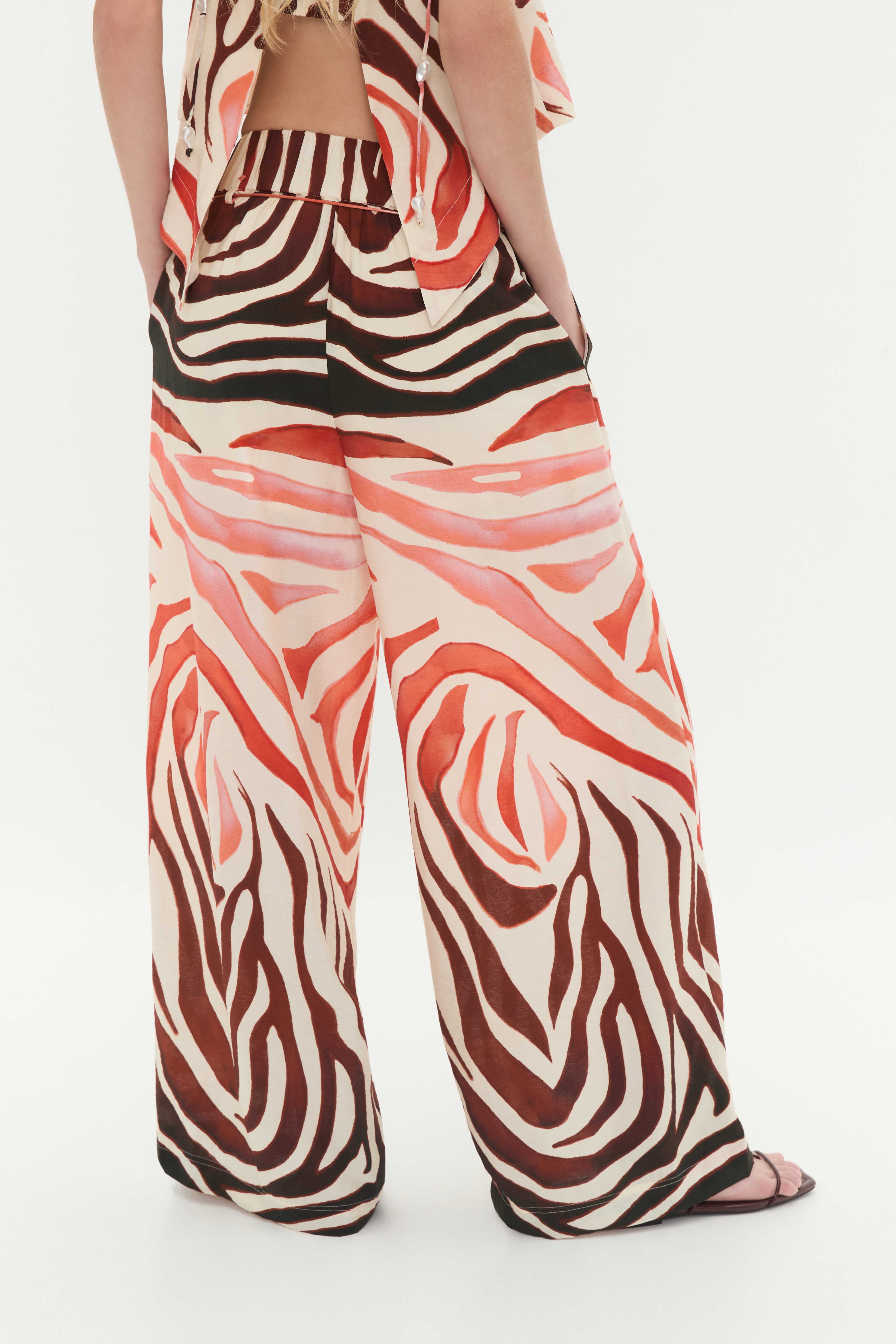 261AS3013_OM-ZEB_6_1753142867