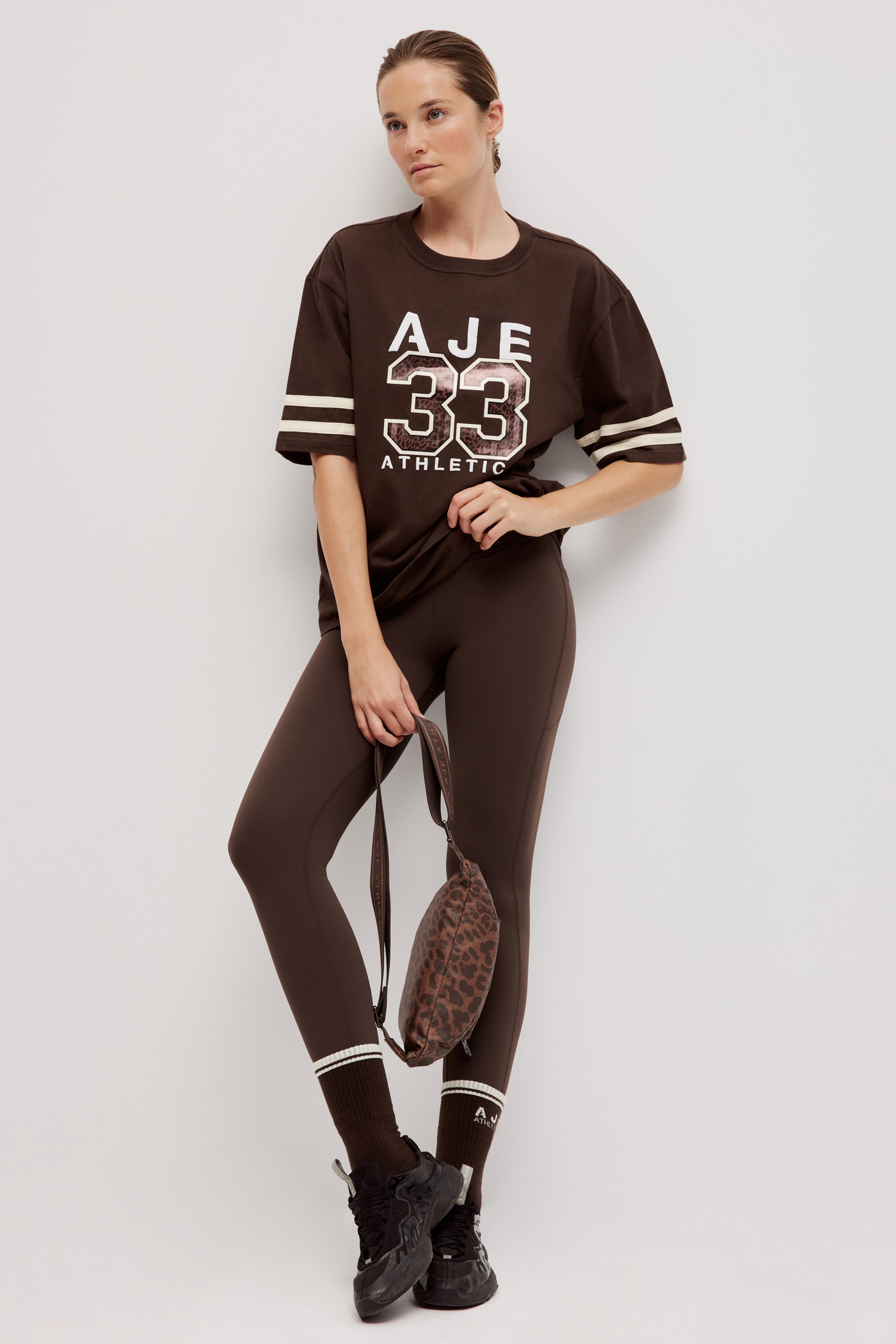 262AA1011_CHOC_1_1759903443