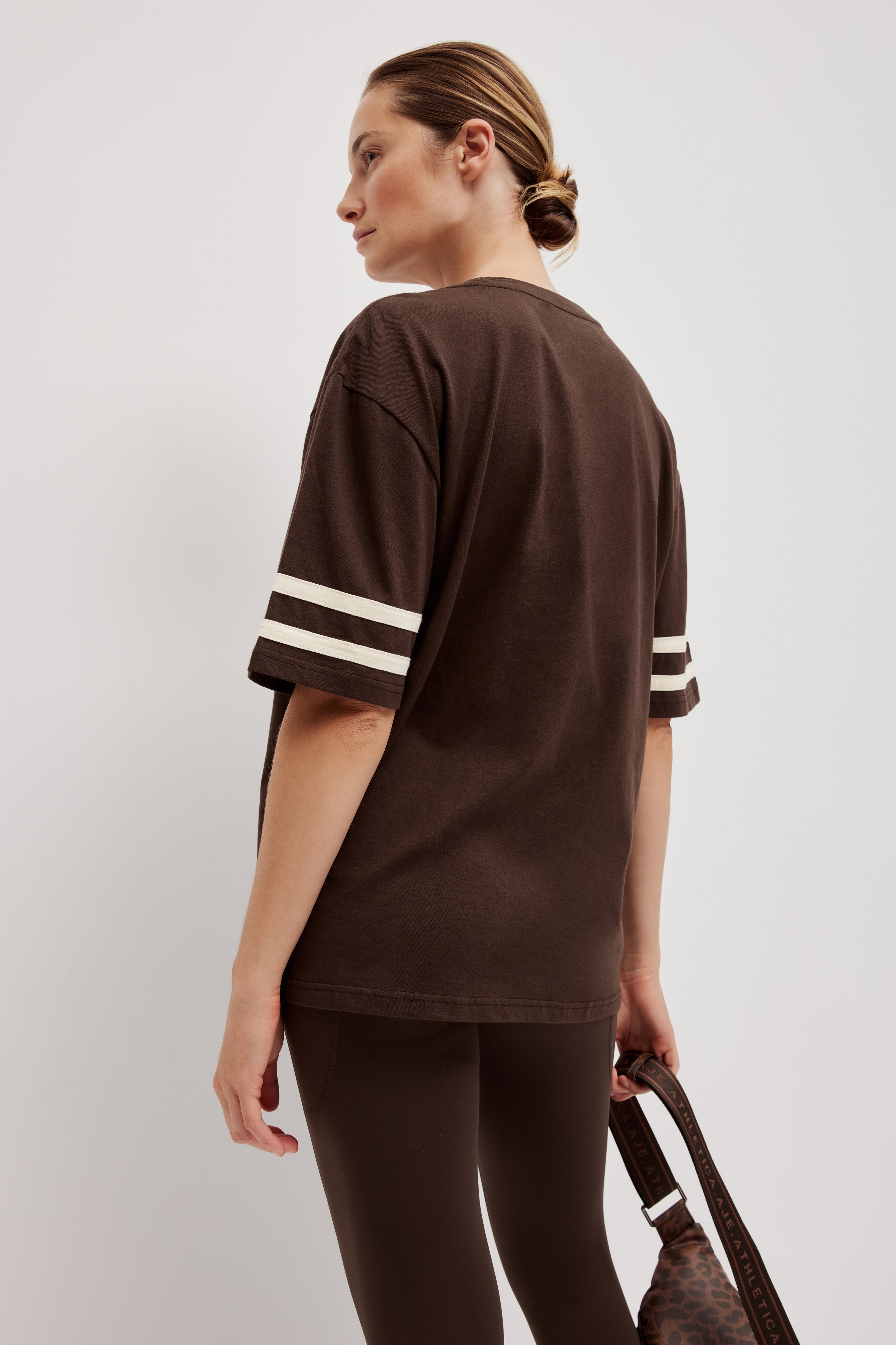 262AA1011_CHOC_6_1759903473