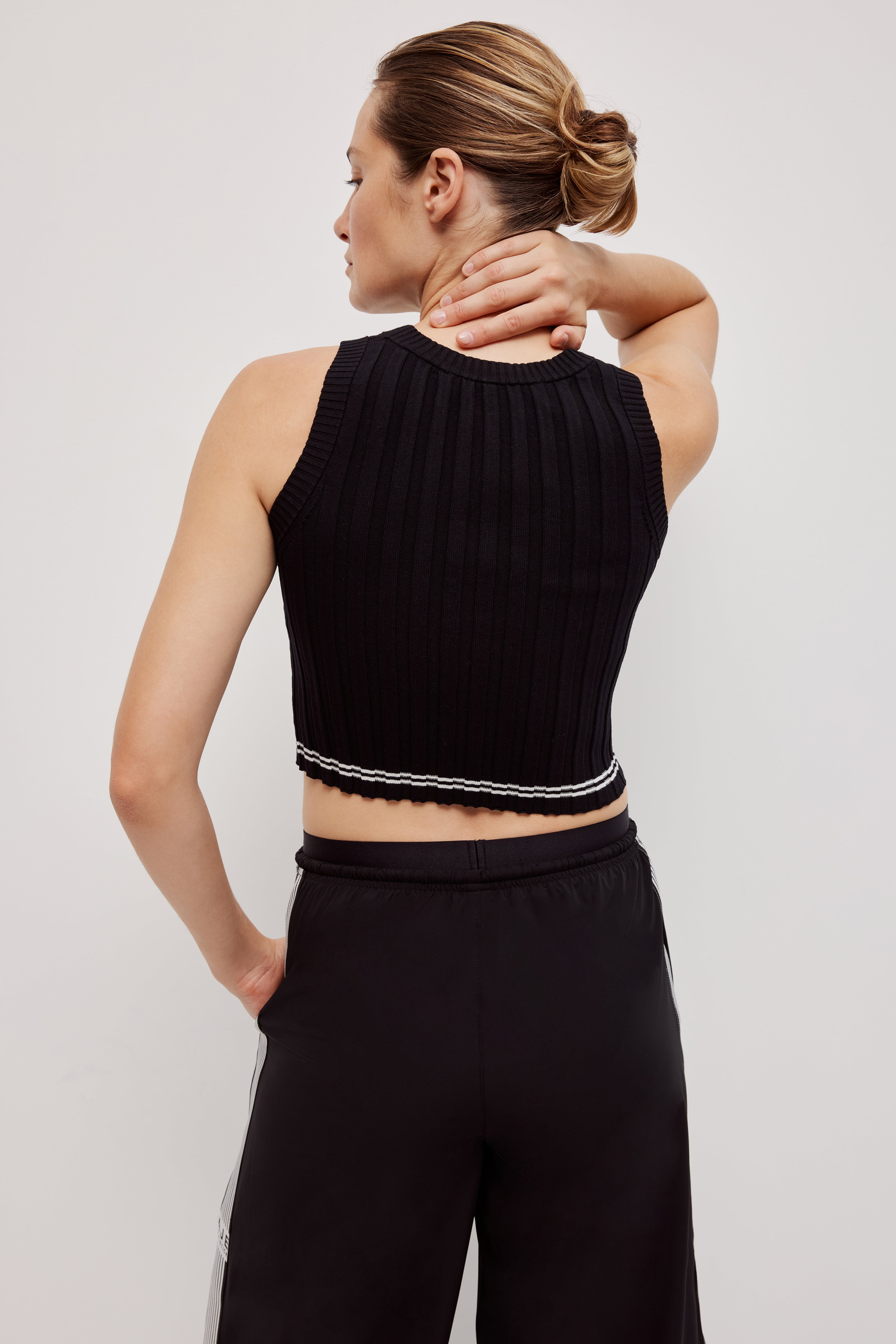 262AA1012_BLK_5_1759901467