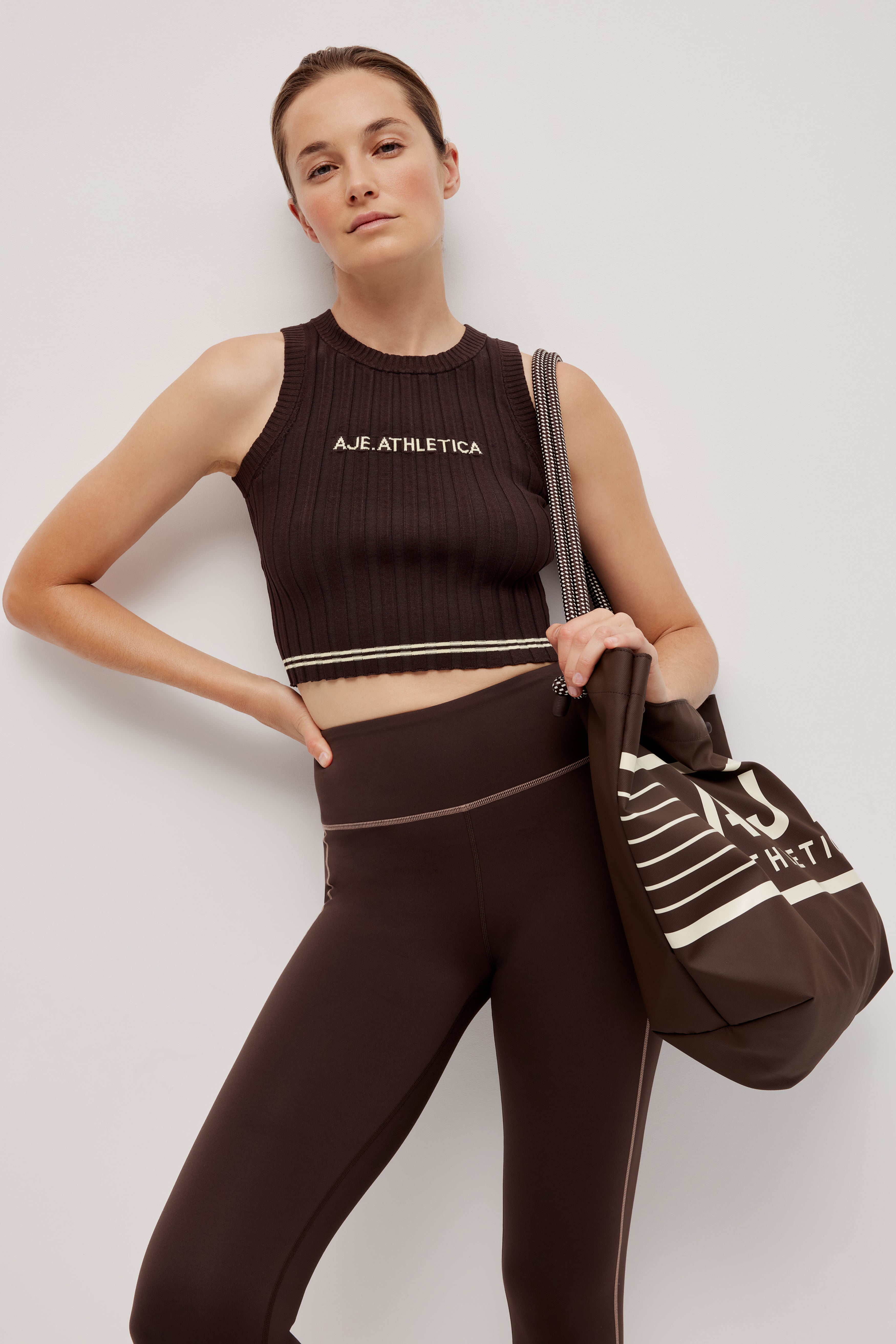 262AA1012_CHOC_3_1759904333