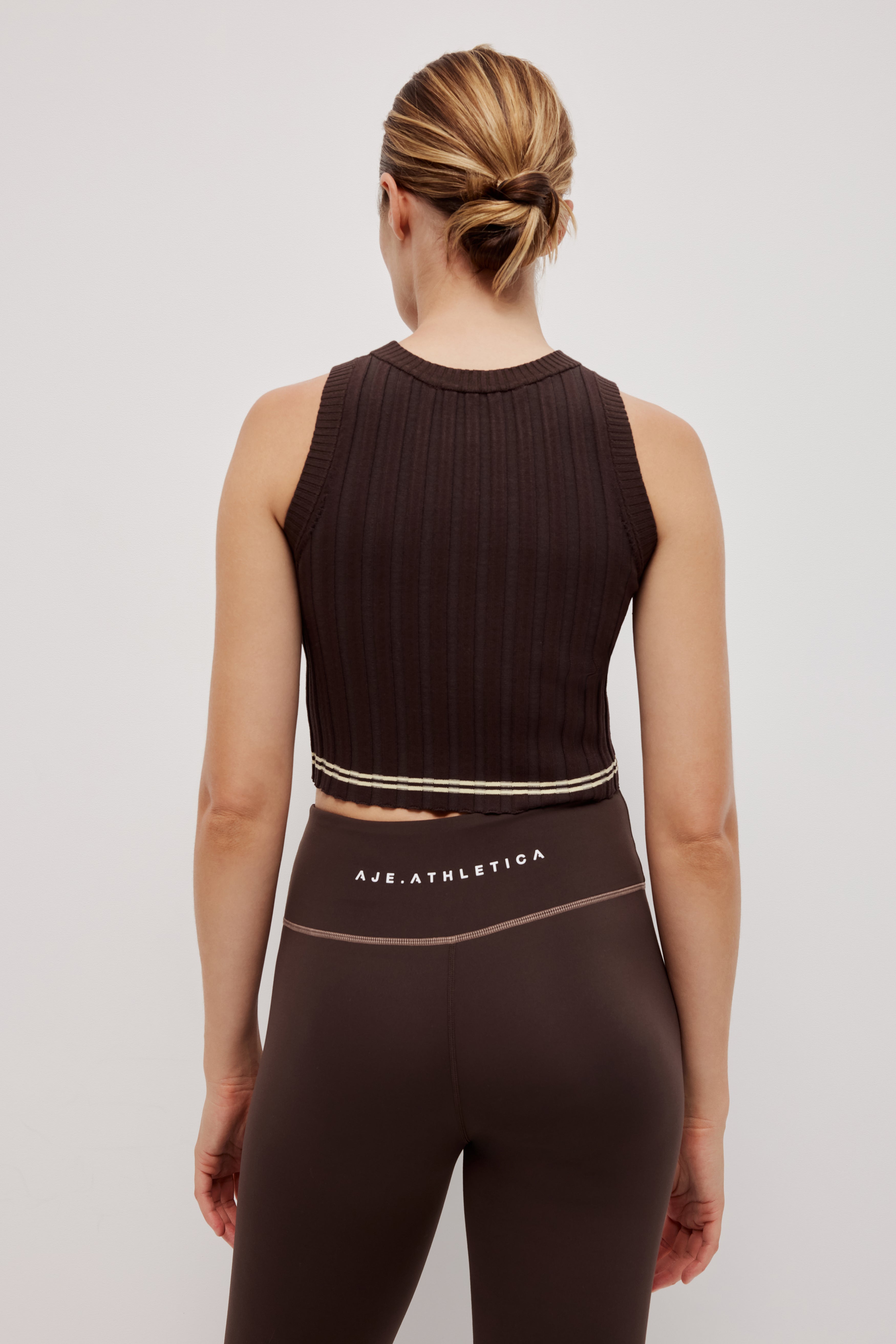 262AA1012_CHOC_5_1759904336