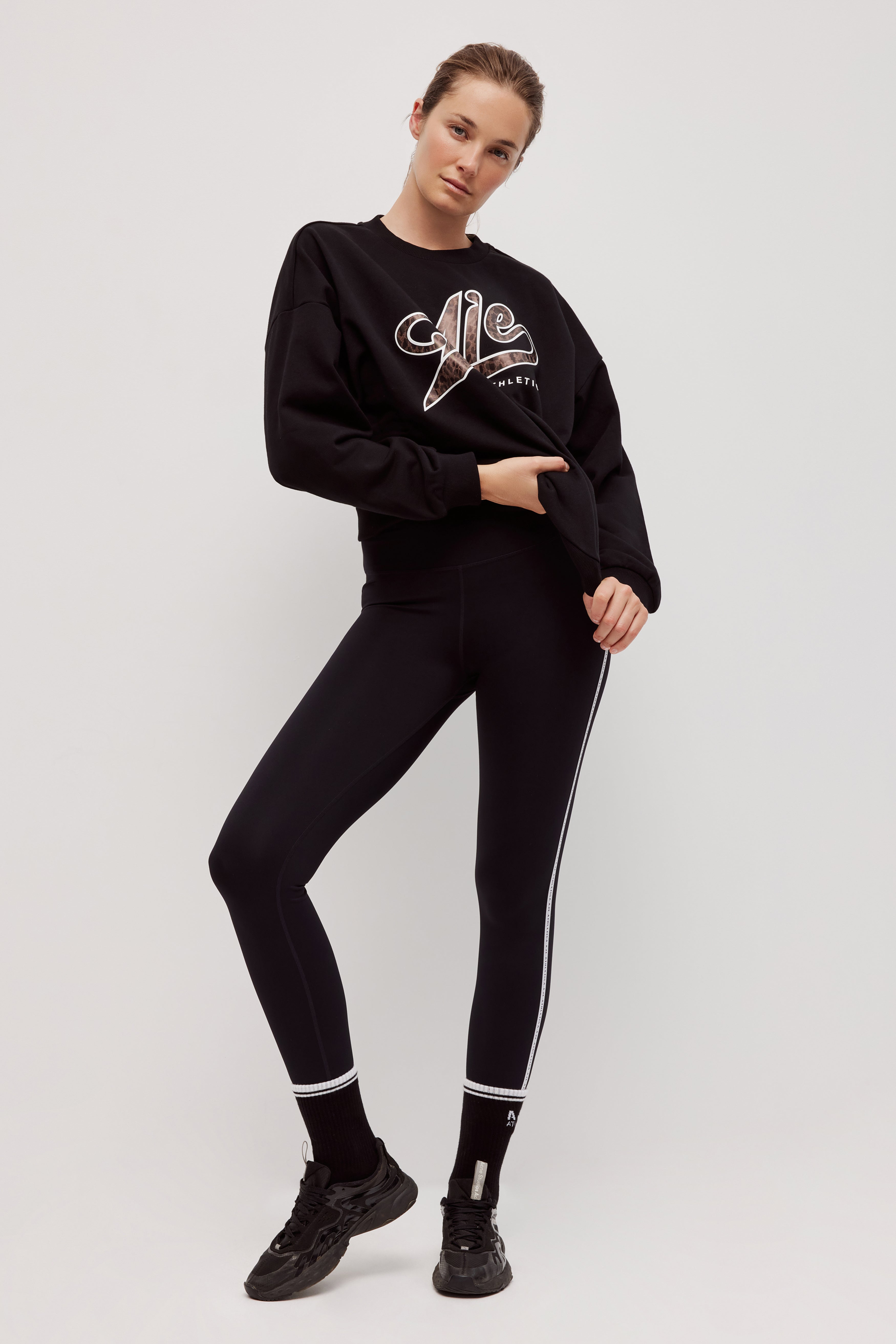 262AA1041_BLK_3_1760059987