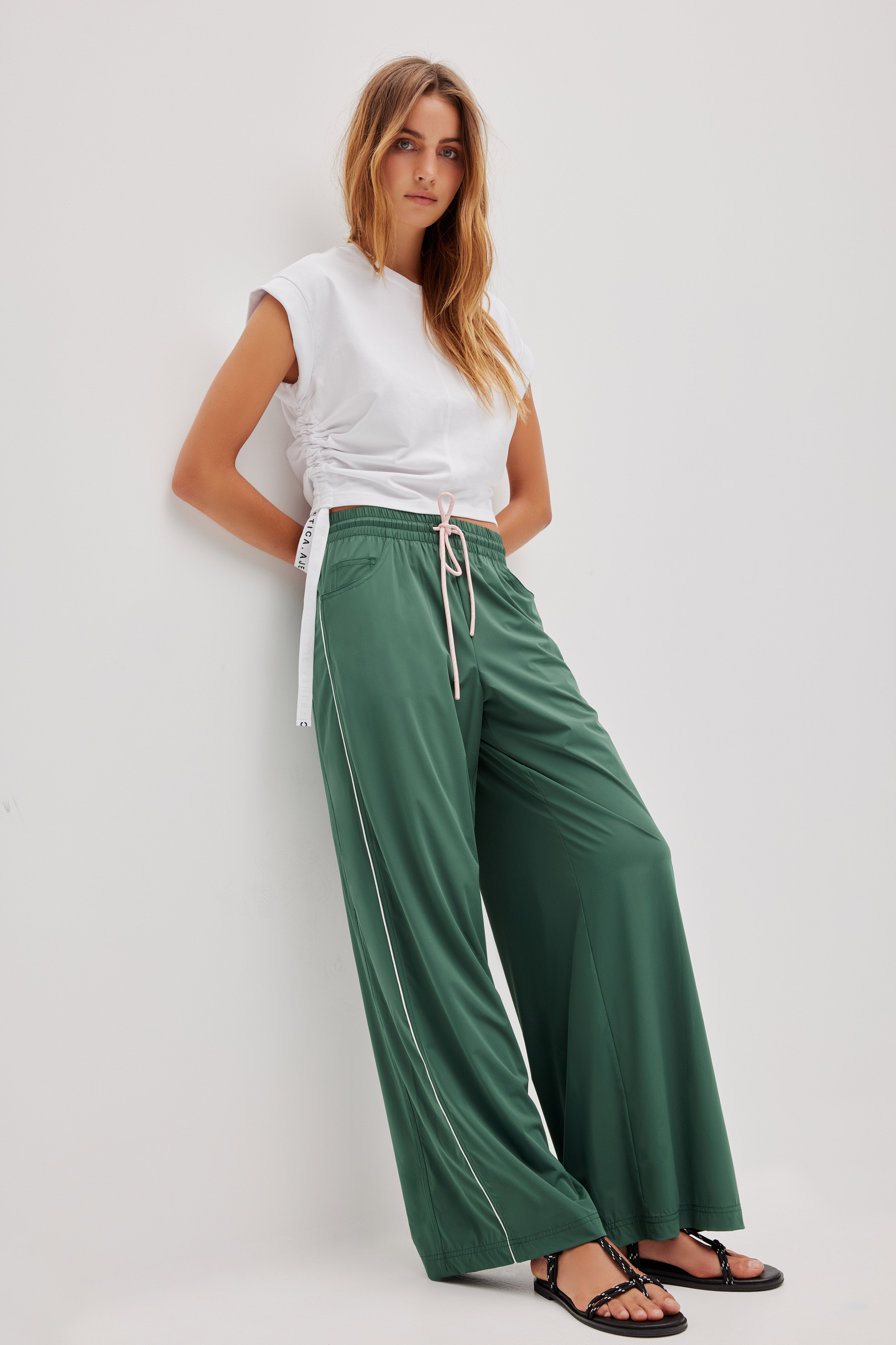 262AA3014_VLCTY-GRN_3_1762209386