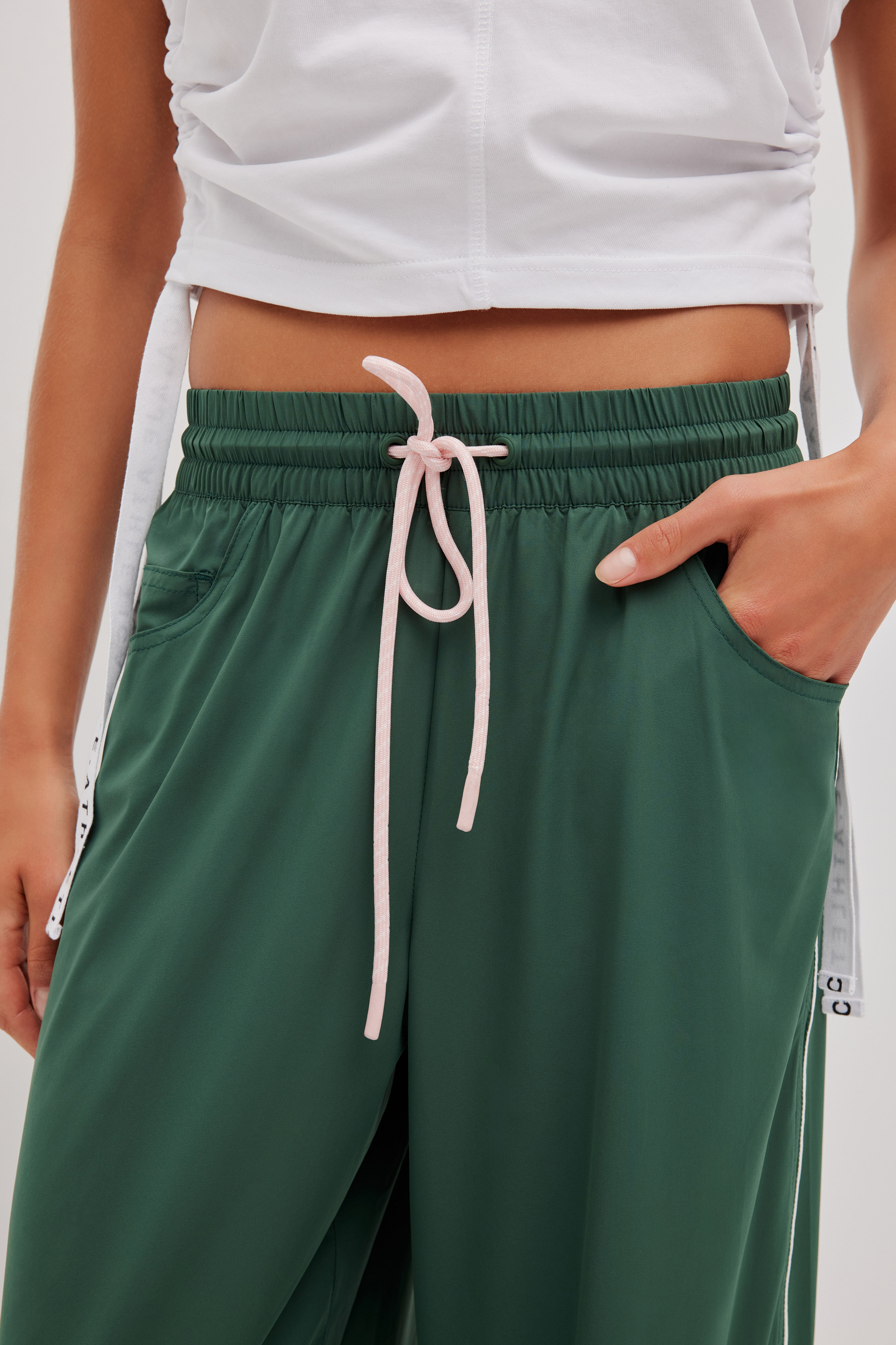 262AA3014_VLCTY-GRN_4_1762209388