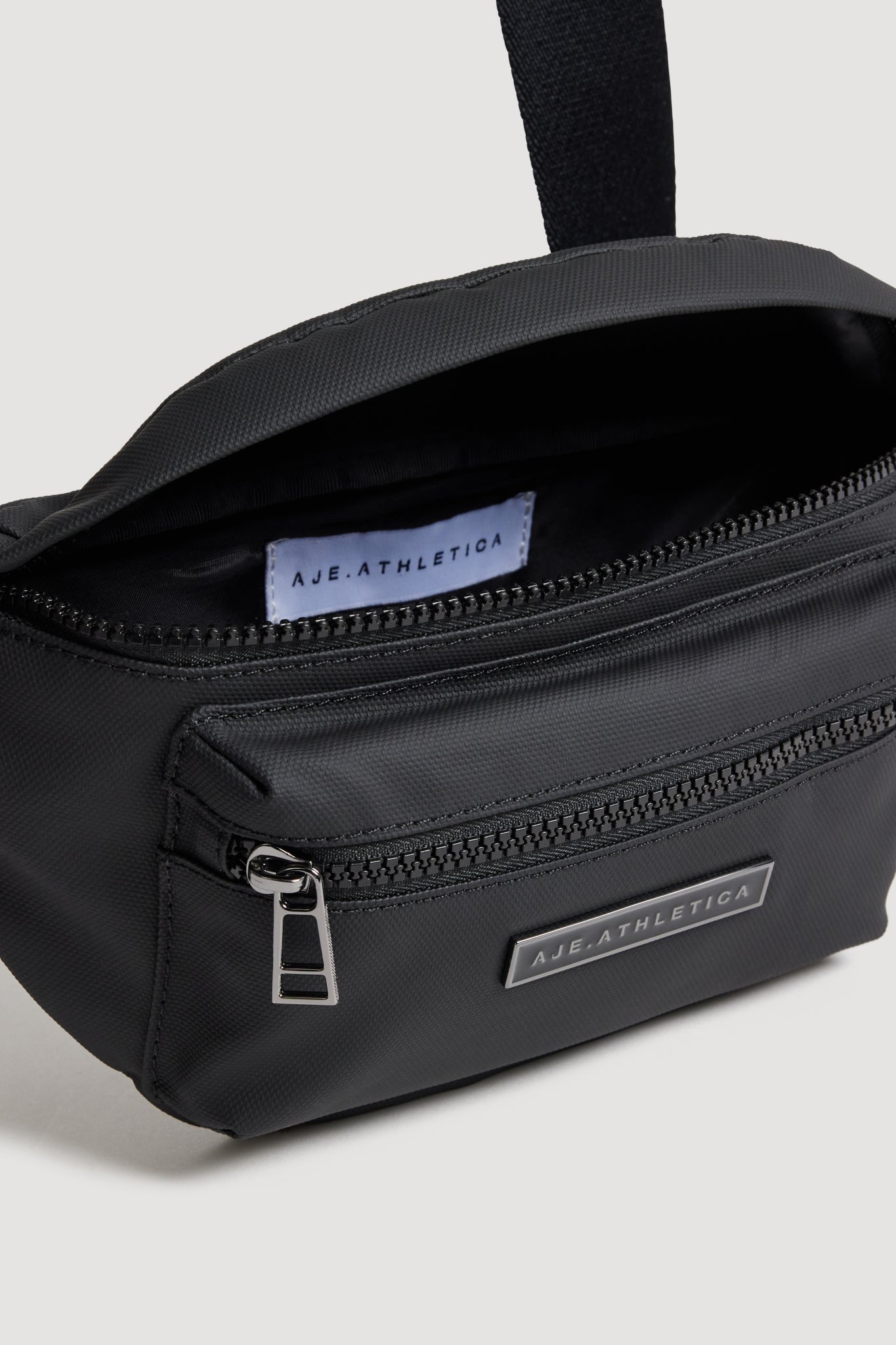 262AA6278_BLK-WHT_4_1759730527