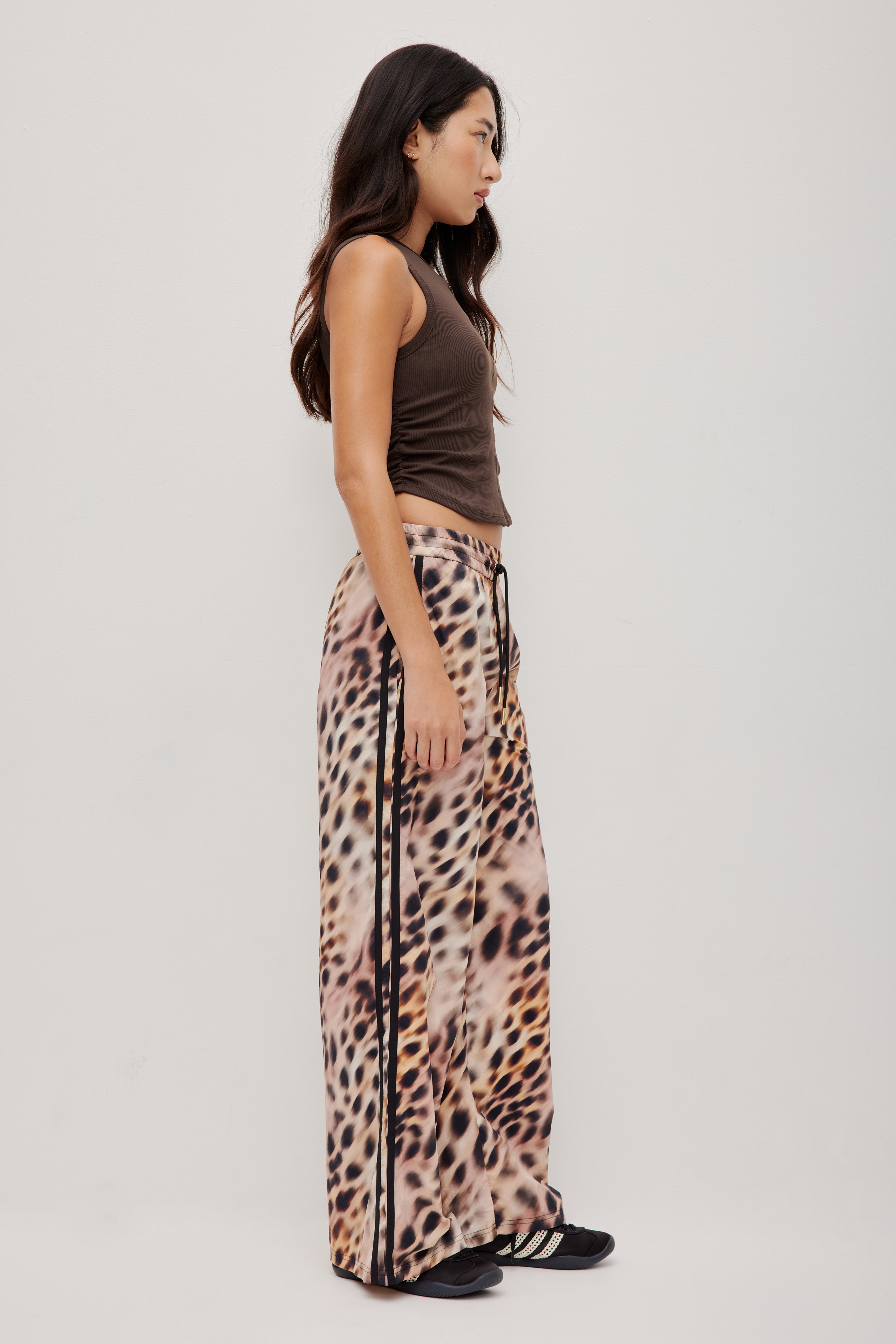 263AA1002_CHOC_7_1769638186