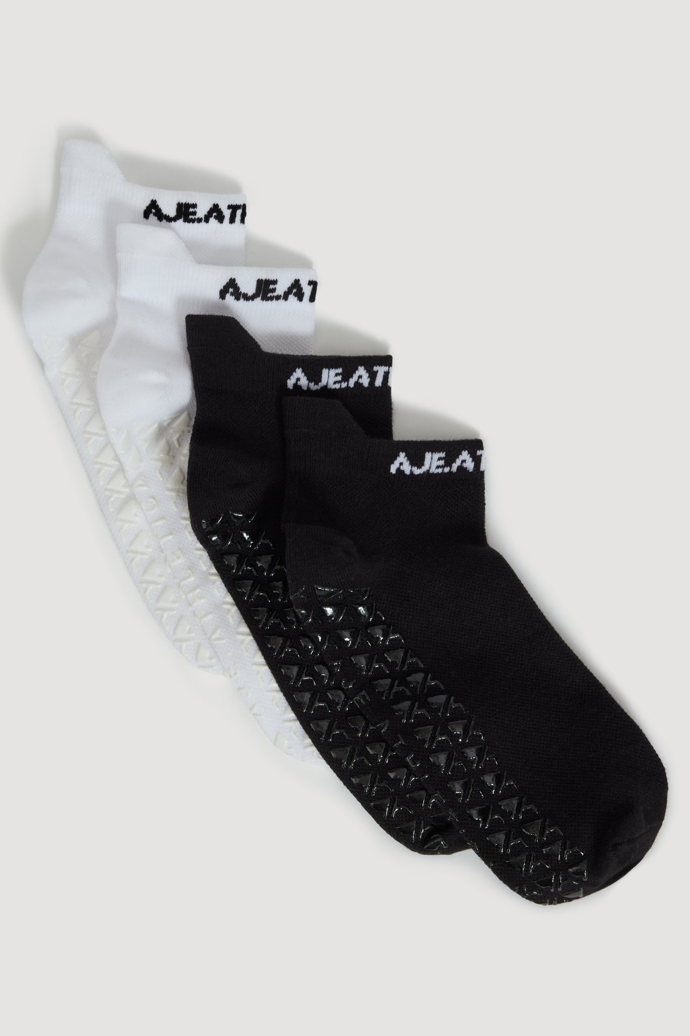 263AA8303_WHT-BLK_2_1767572740