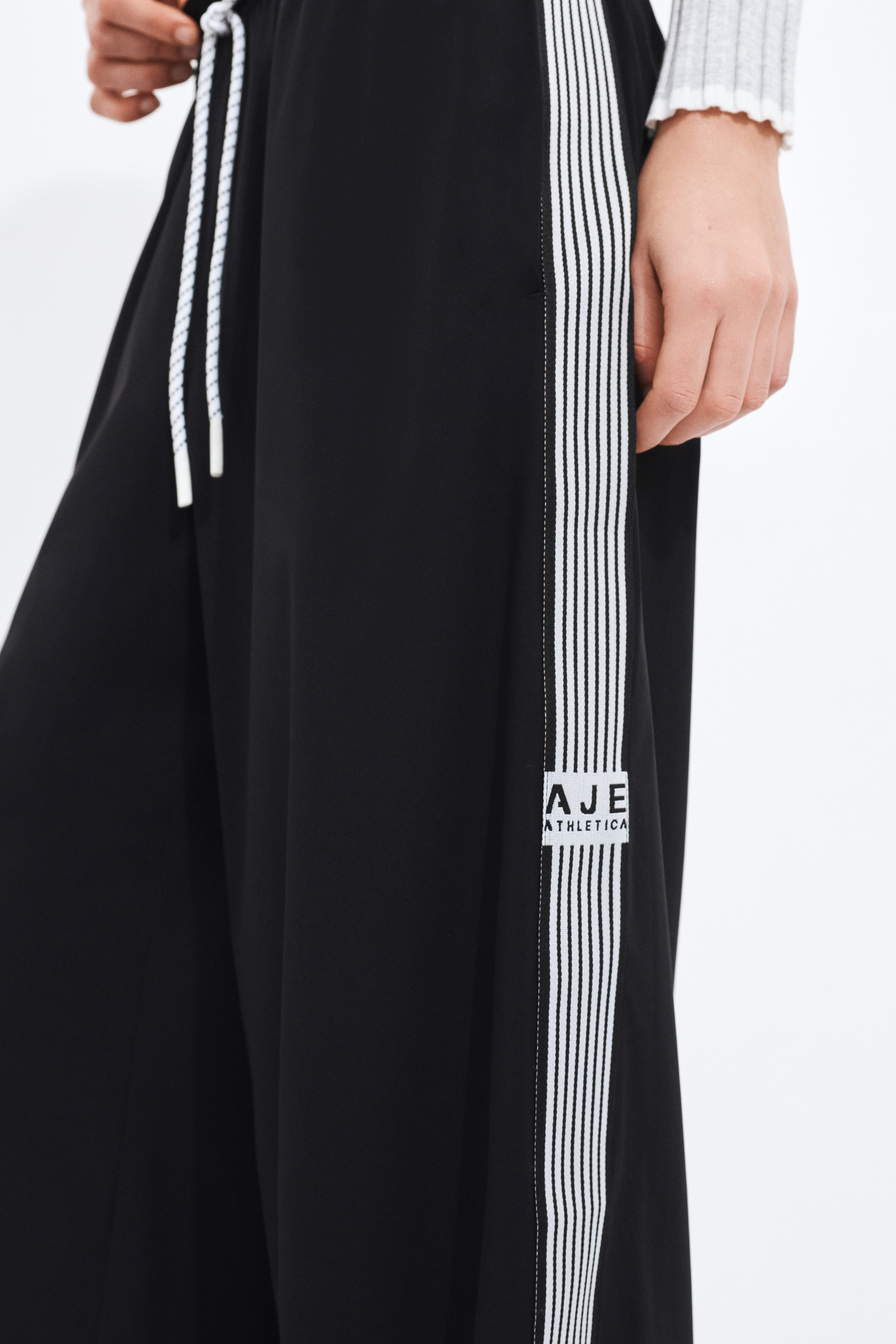 Double Waistband Logo Pant 513
