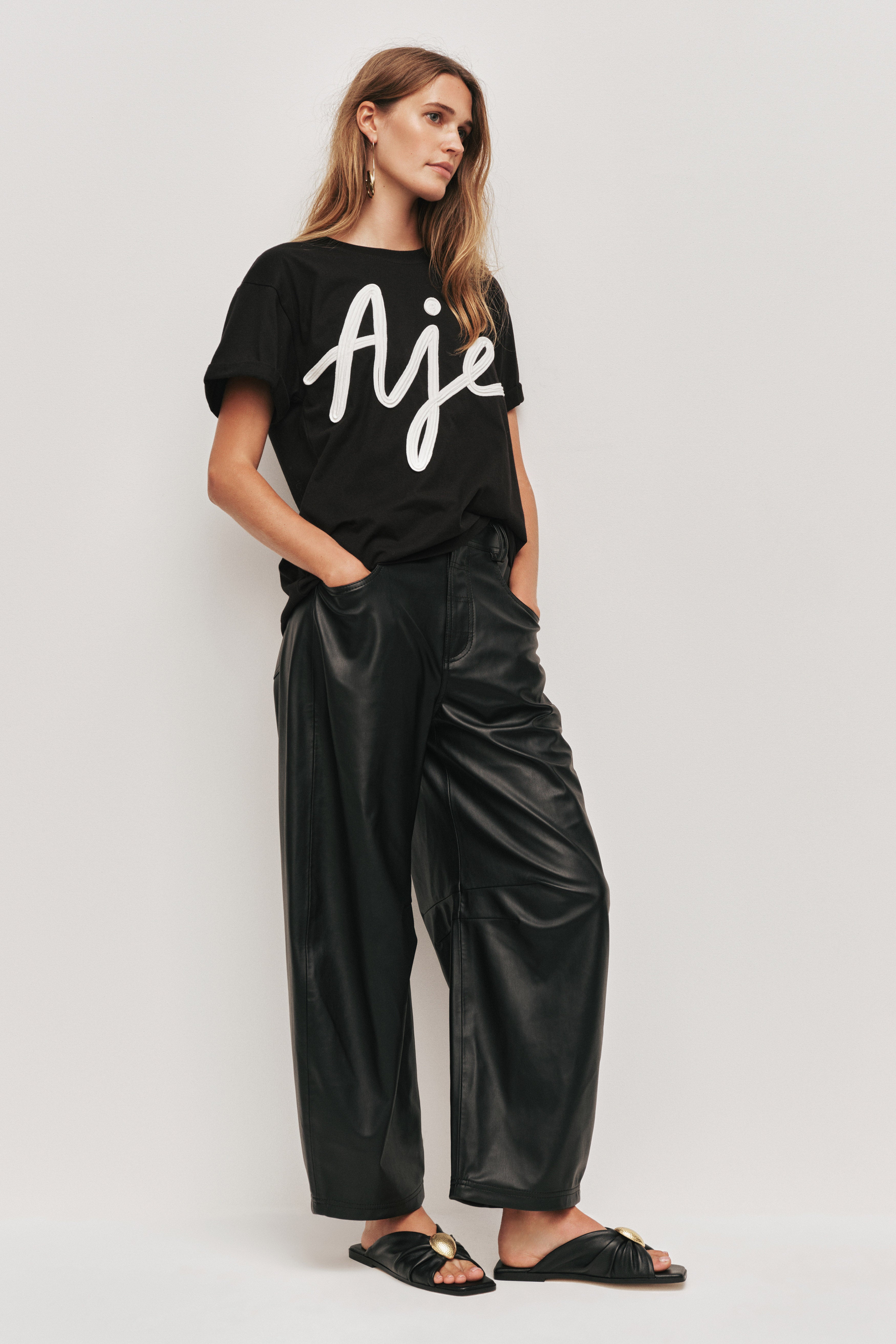 26RE1214_BLK-IVRY_5_1759286015