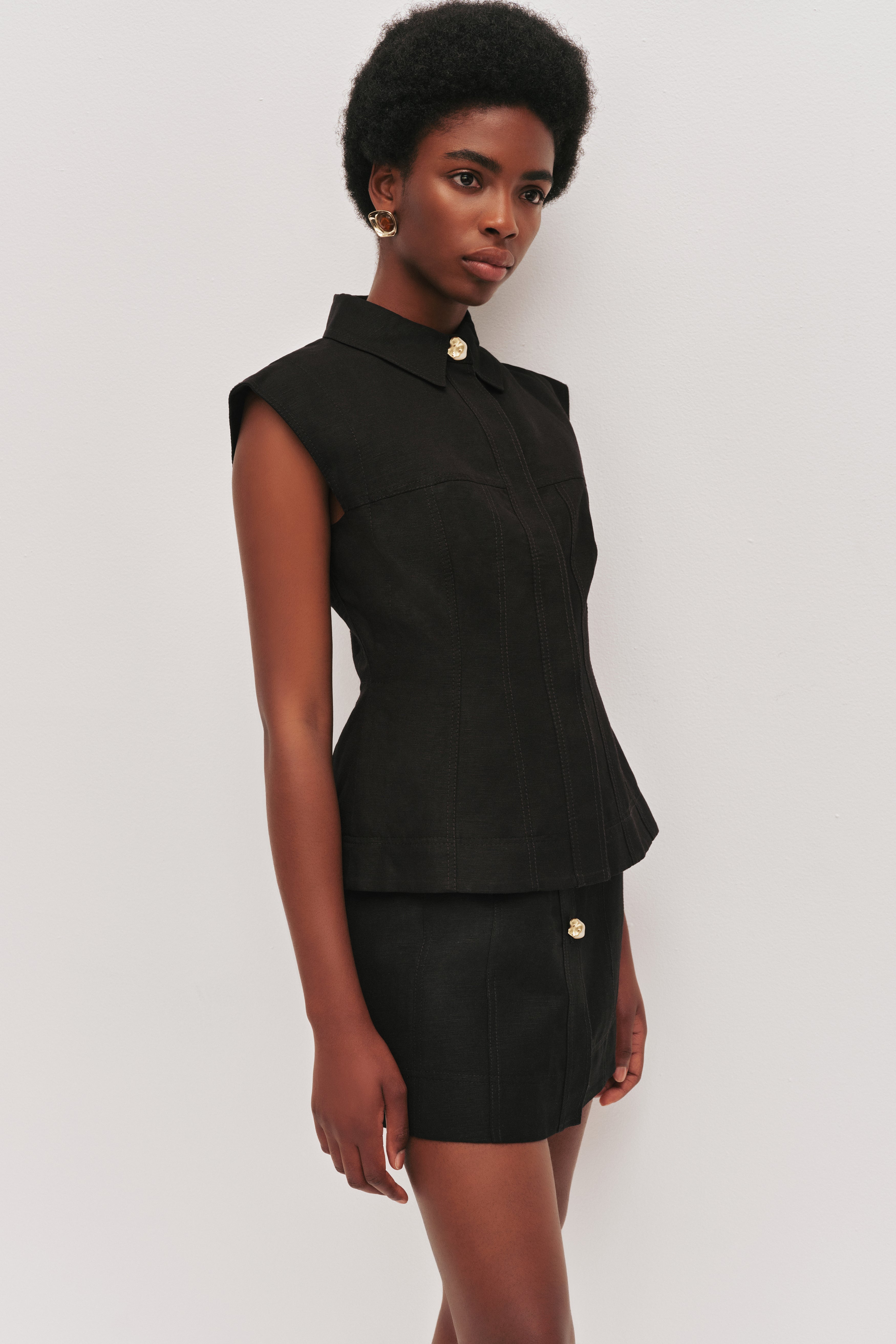 26RE4012_BLK_3_1762673871