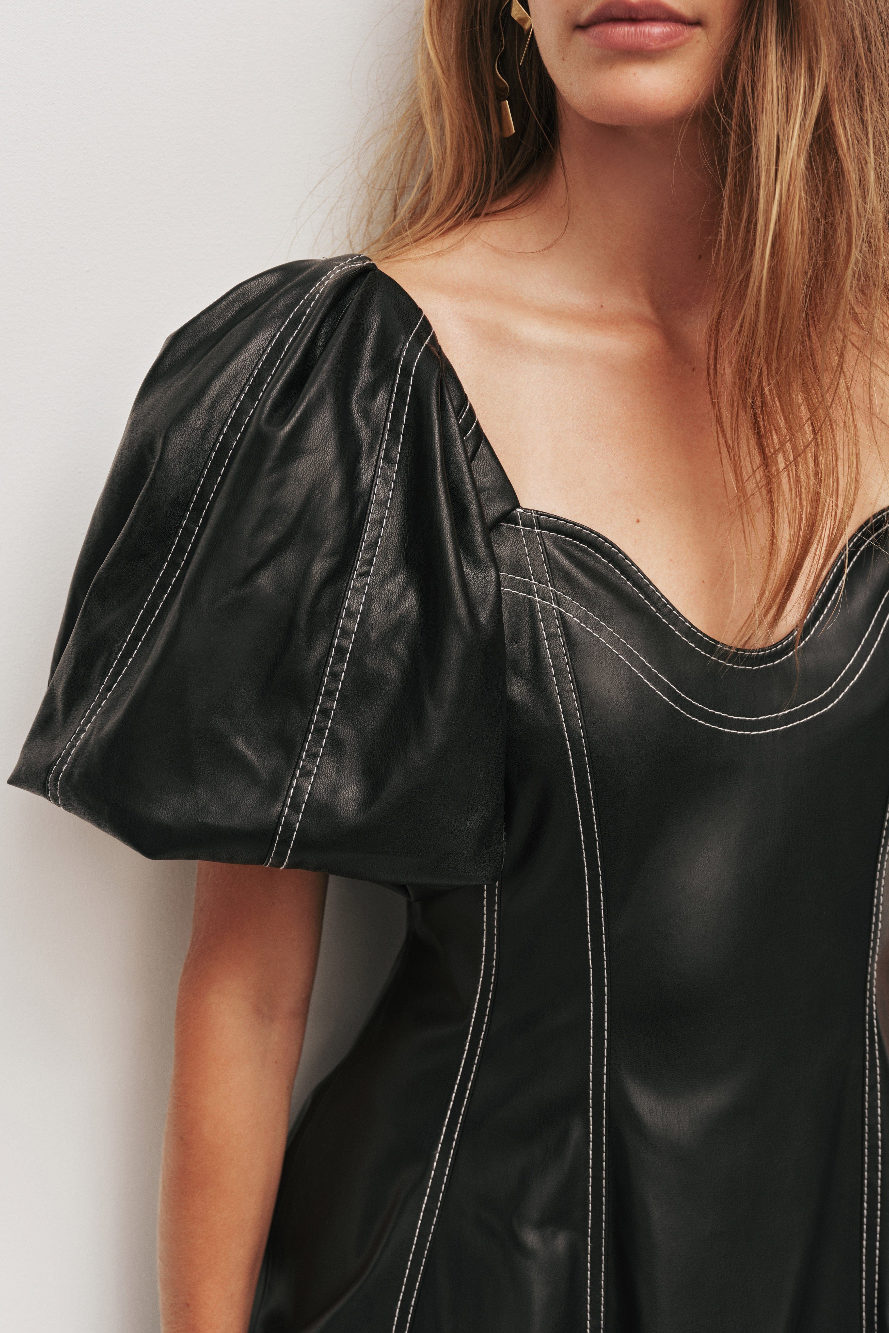 26RE5604_BLK_4_1759111254