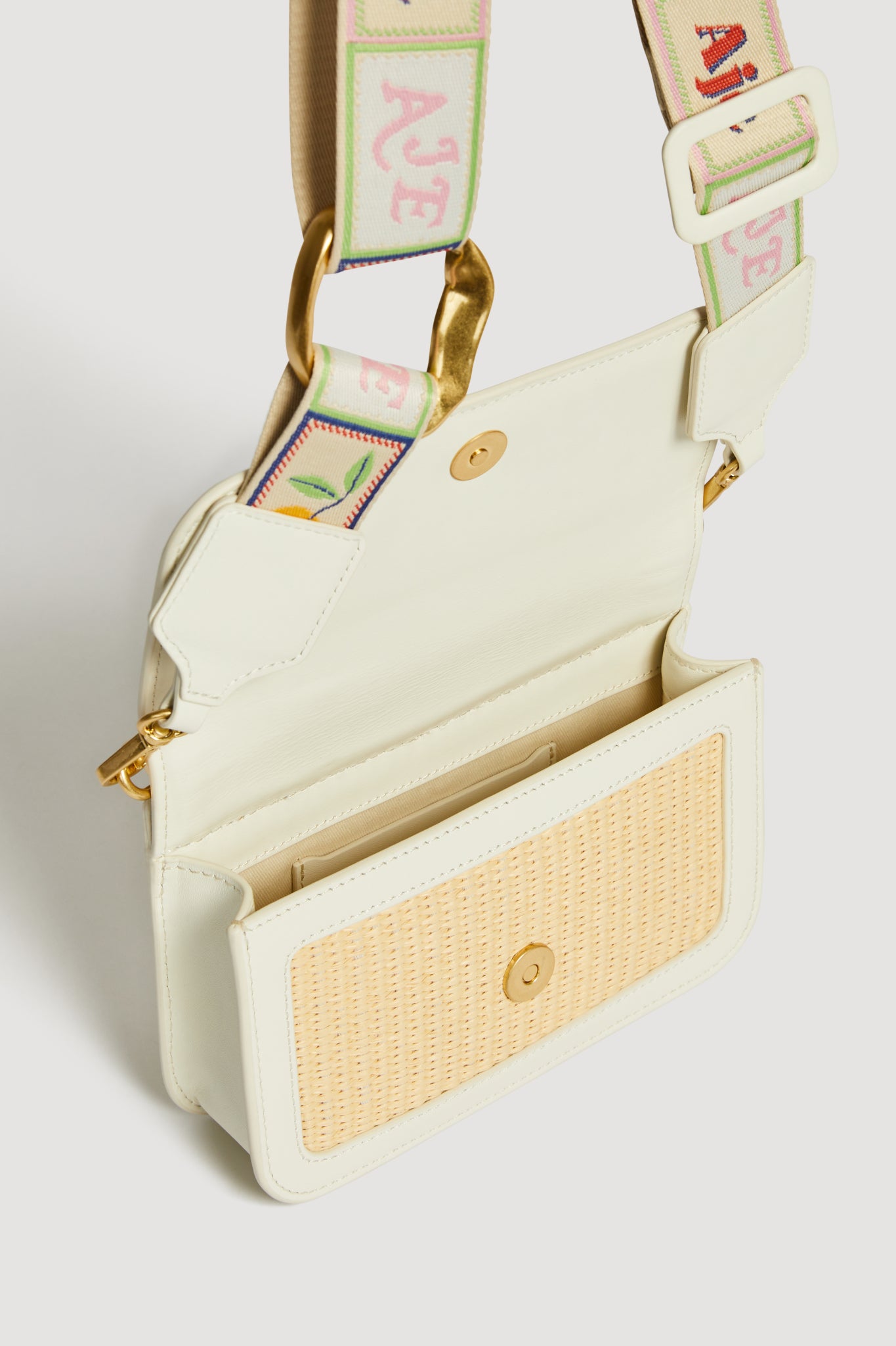 26RE6467_POSTCARD_3_1762399803