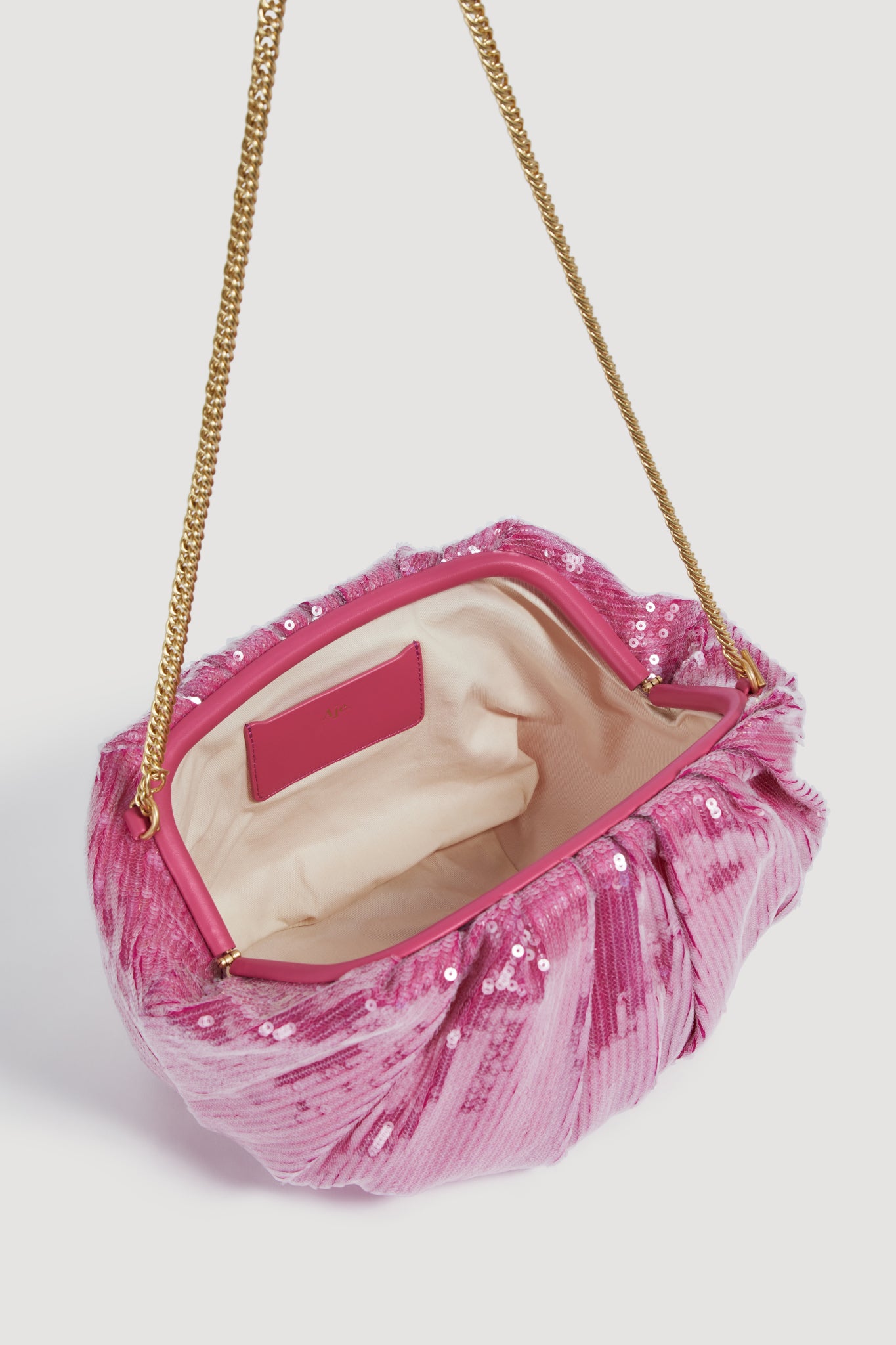 26RE6815_MGNTA_3_1763420236