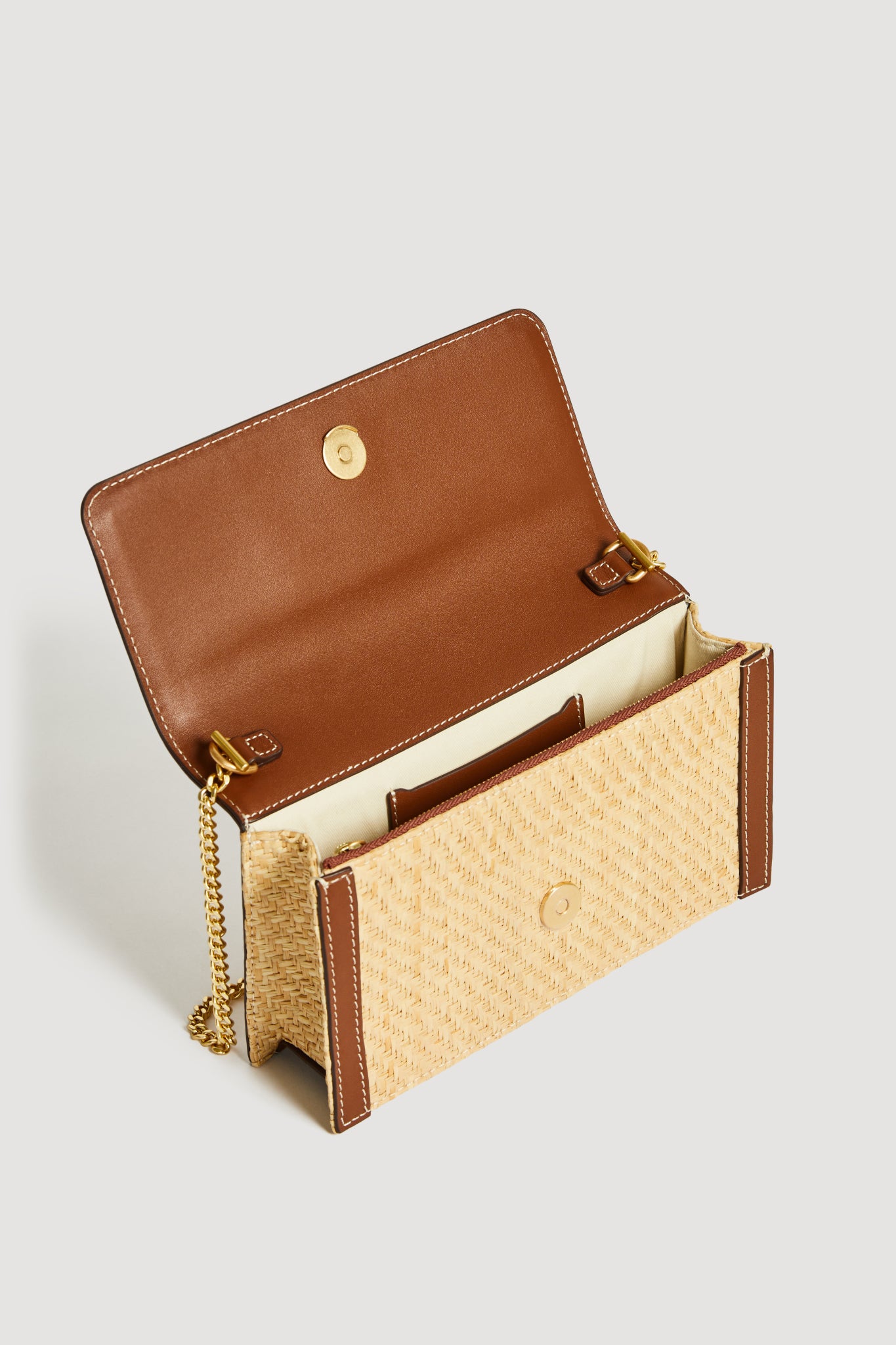 26RE6852_NAT-AMB-BR_3_1761285420