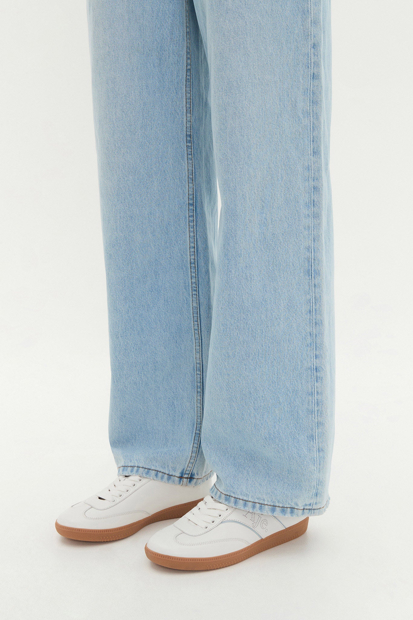 26RE7493_IVRY-IC-BL_4_1753321893