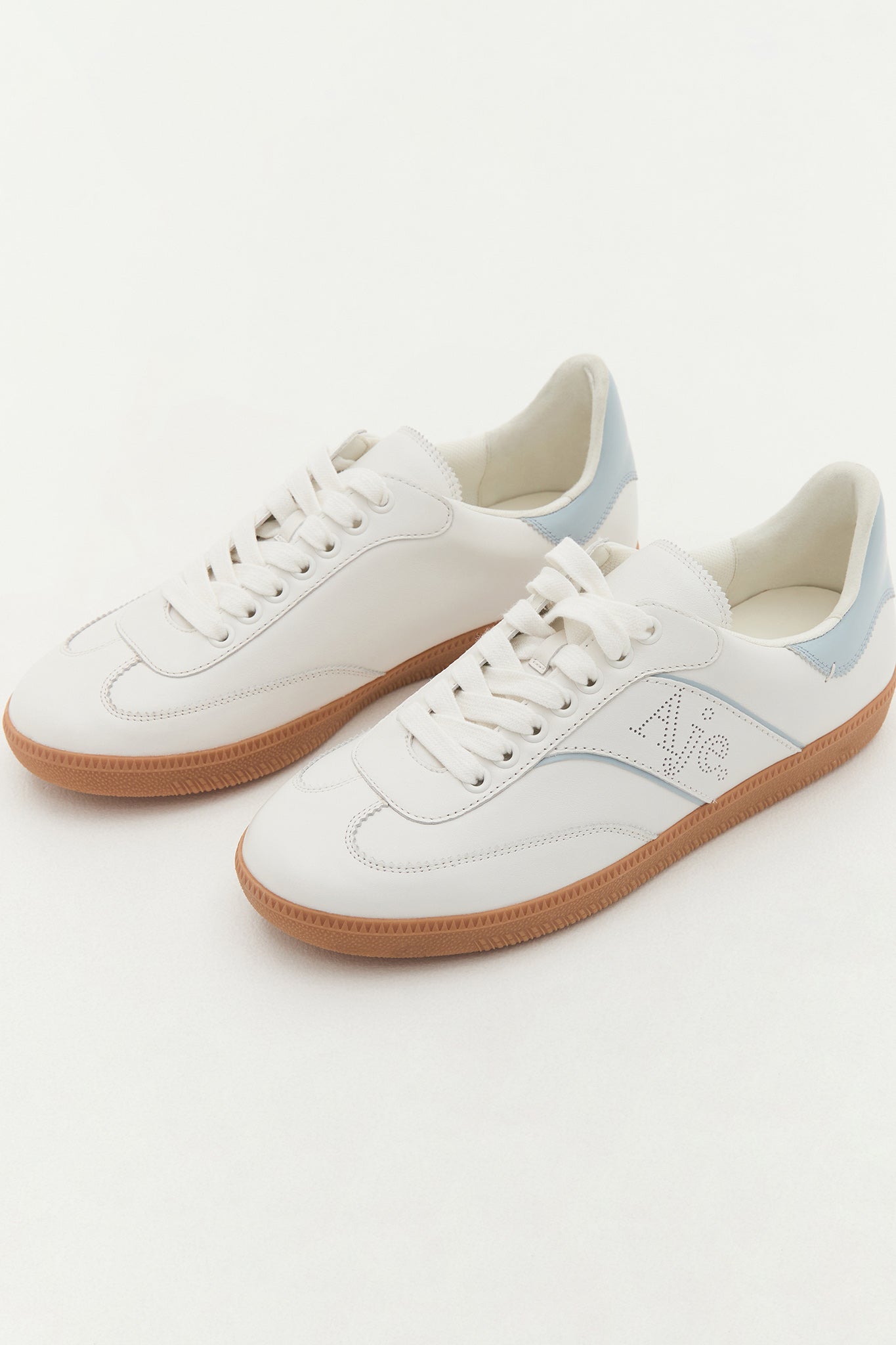 26RE7493_IVRY-IC-BL_5_1753321885