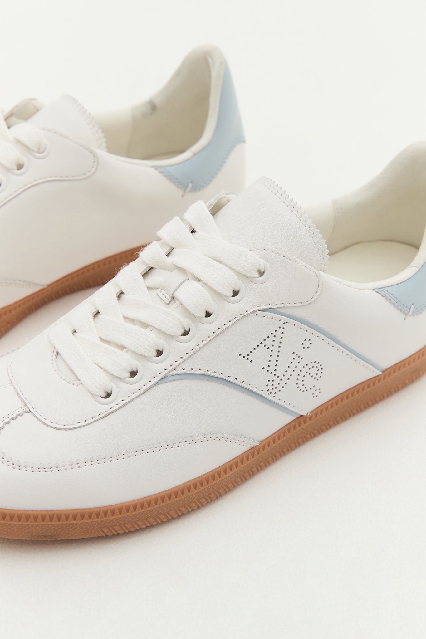 26RE7493_IVRY-IC-BL_6_1753321889