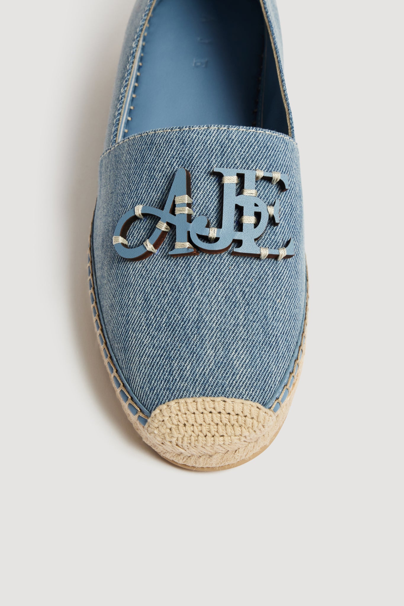 26RE7741_CSTL-WSH_3_1760679703