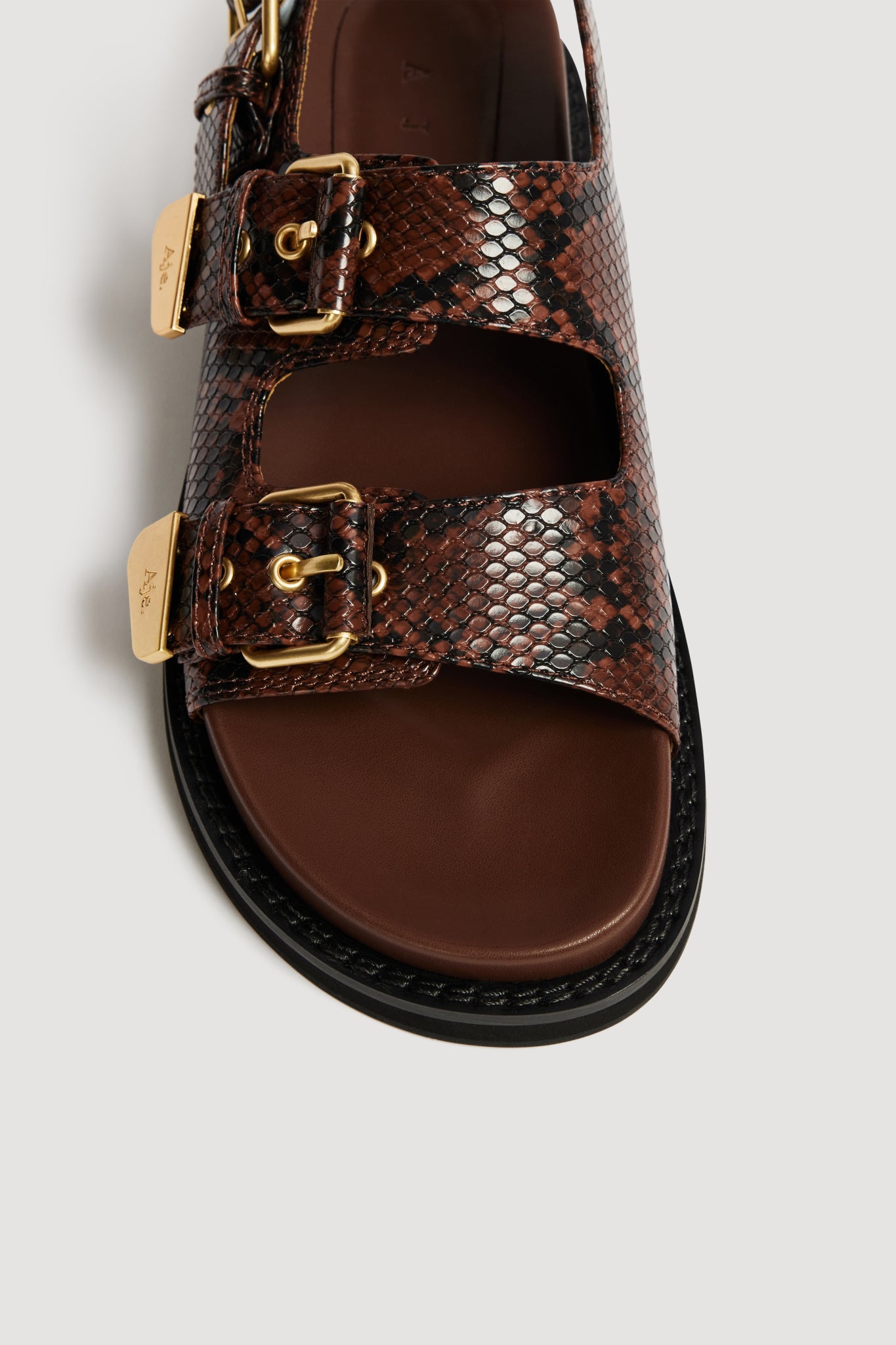 26RE7744_CHOC_5_1758717232