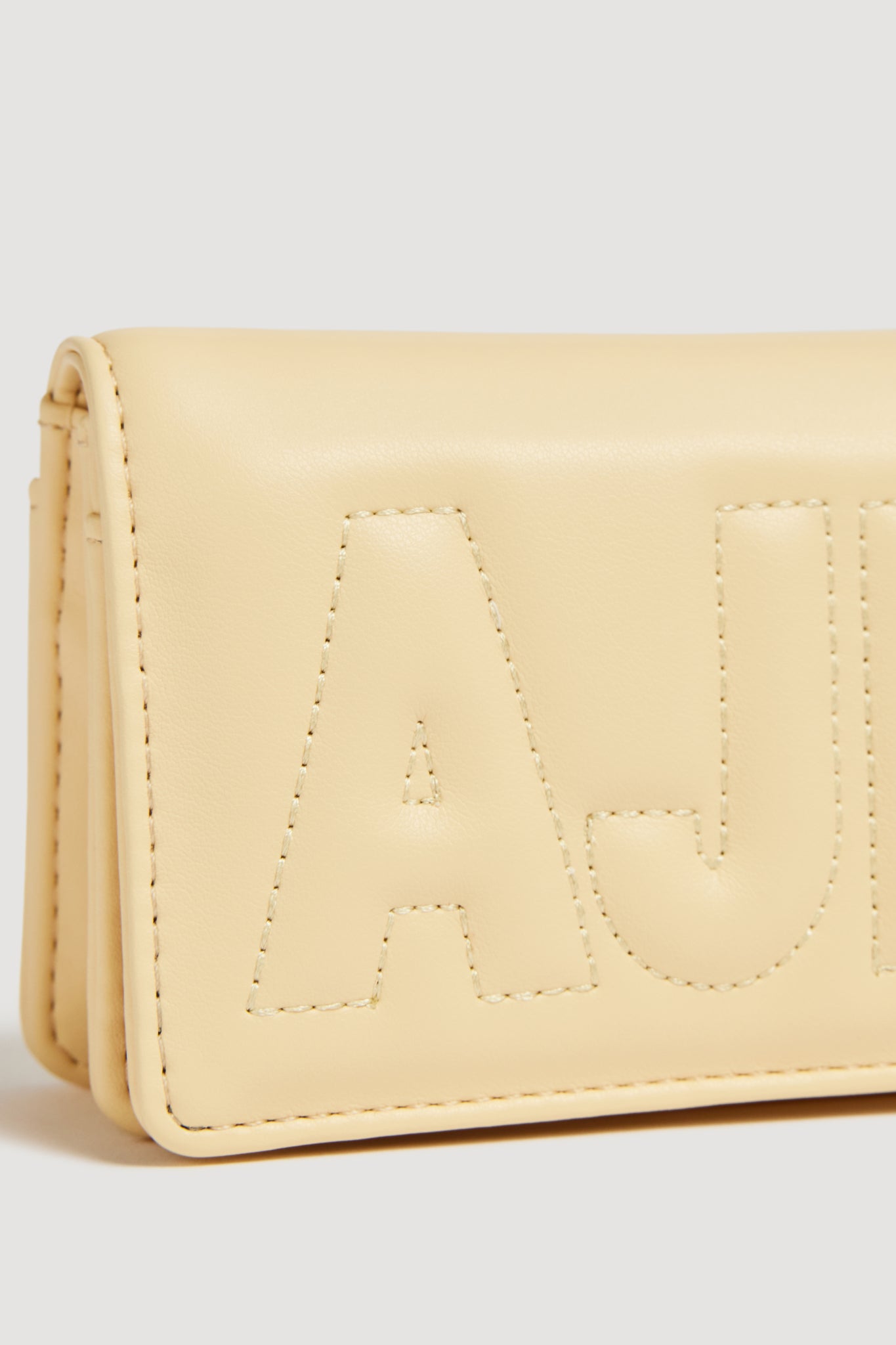 26RE8663_BTR-YLW_2_1760680333