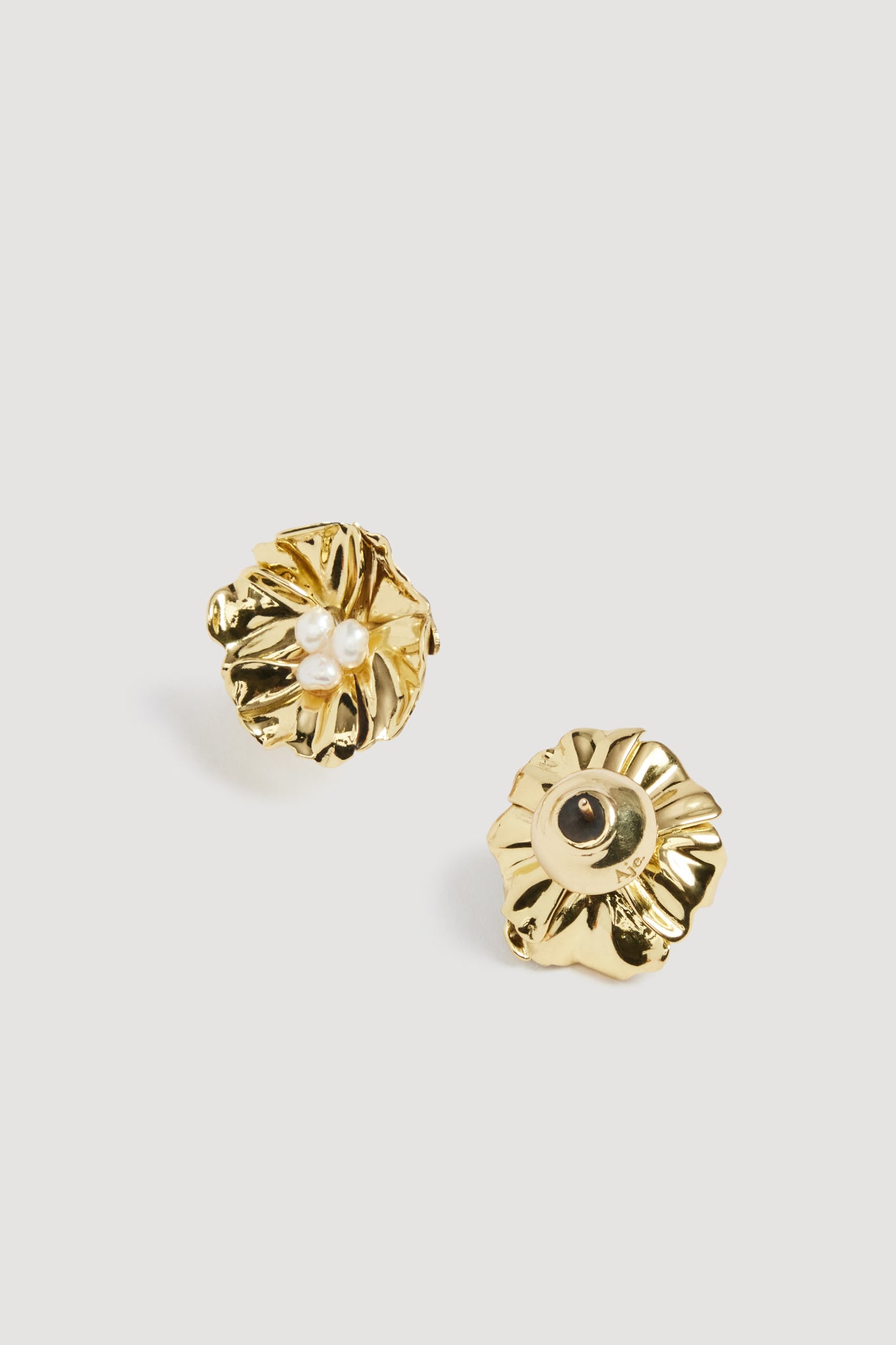 26RE9527_GLD-PRL_3_1758721415