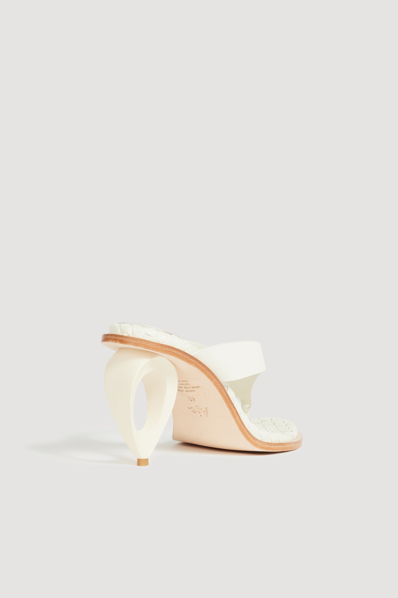 26SU7976_IVRY_4_1768869254