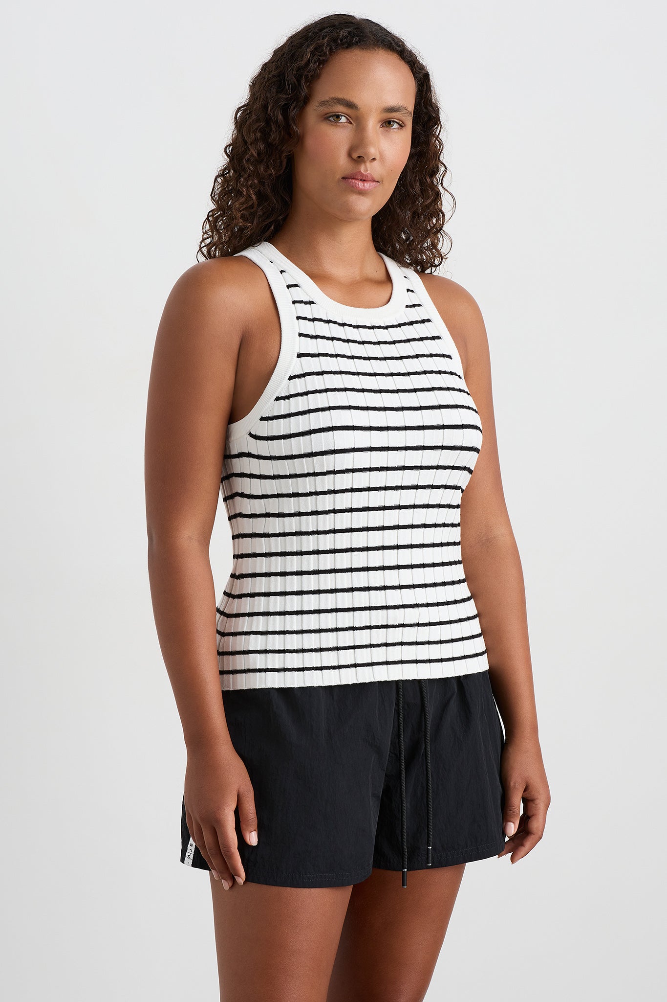 242AA1097_BLK-WHT_6_1702893734